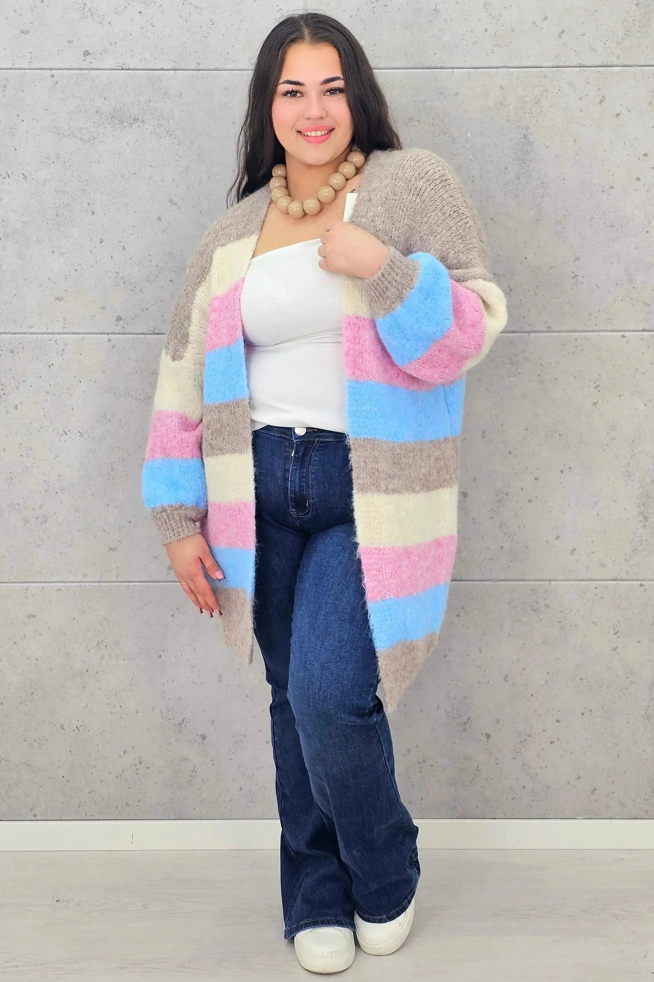 Kardigan plus size – stylowy, wygodny i kobiecy wybór na każdą okazję Stylowa XL