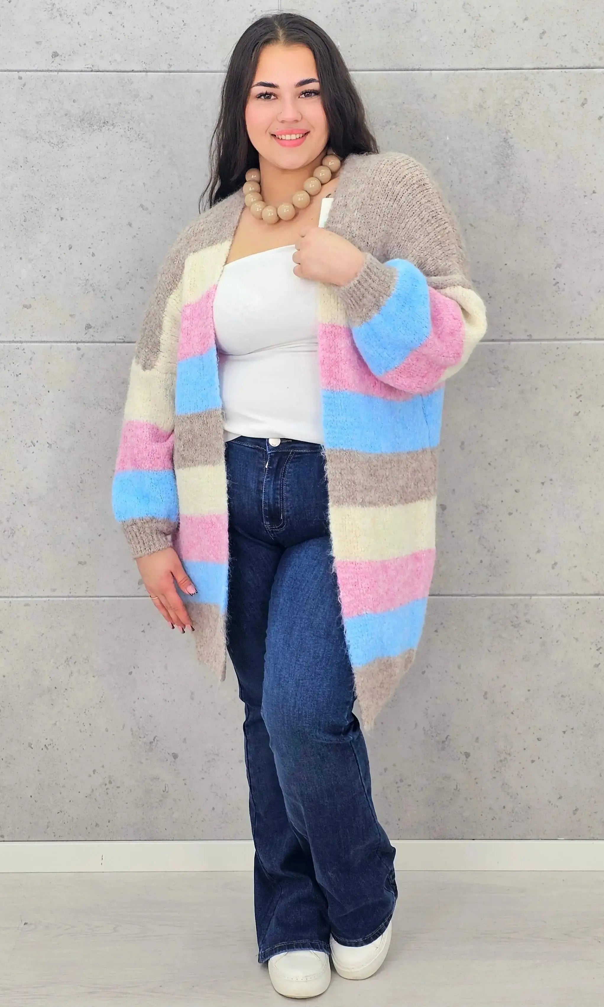 Kardigan plus size – stylowy, wygodny i kobiecy wybór na każdą okazję Stylowa XL