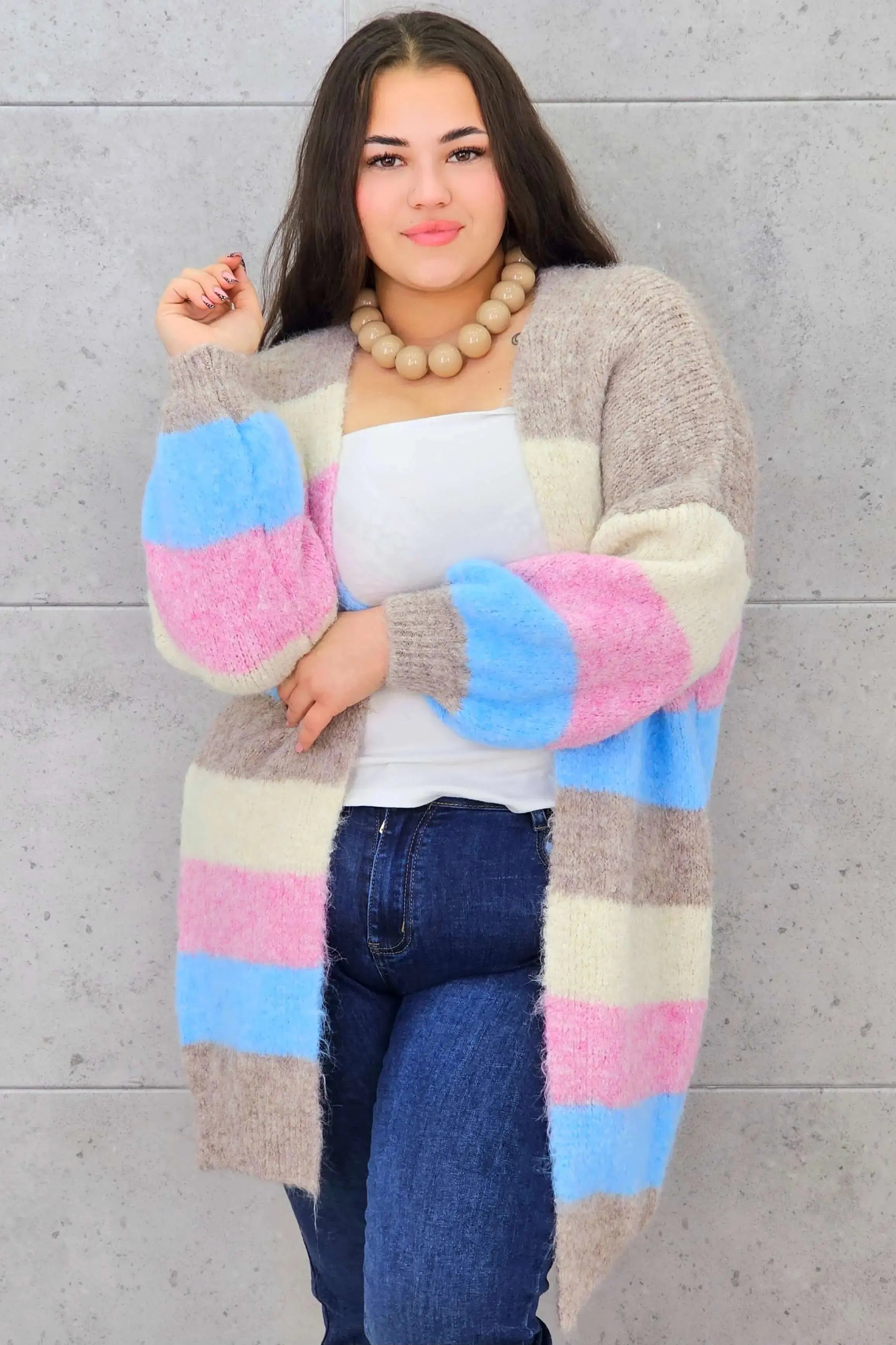 Kardigan plus size – stylowy, wygodny i kobiecy wybór na każdą okazję Stylowa XL