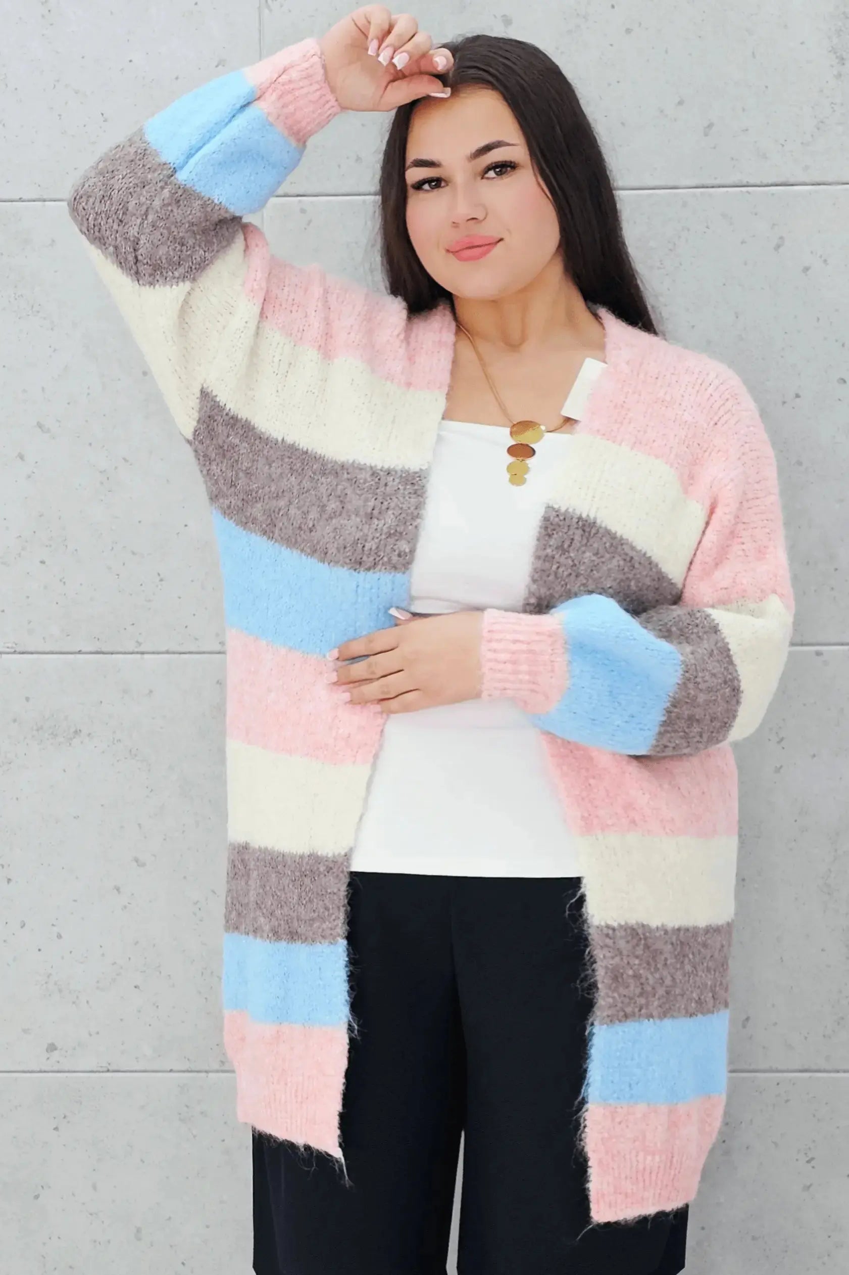 Kardigan plus size – stylowy, wygodny i kobiecy wybór na każdą okazję Stylowa XL