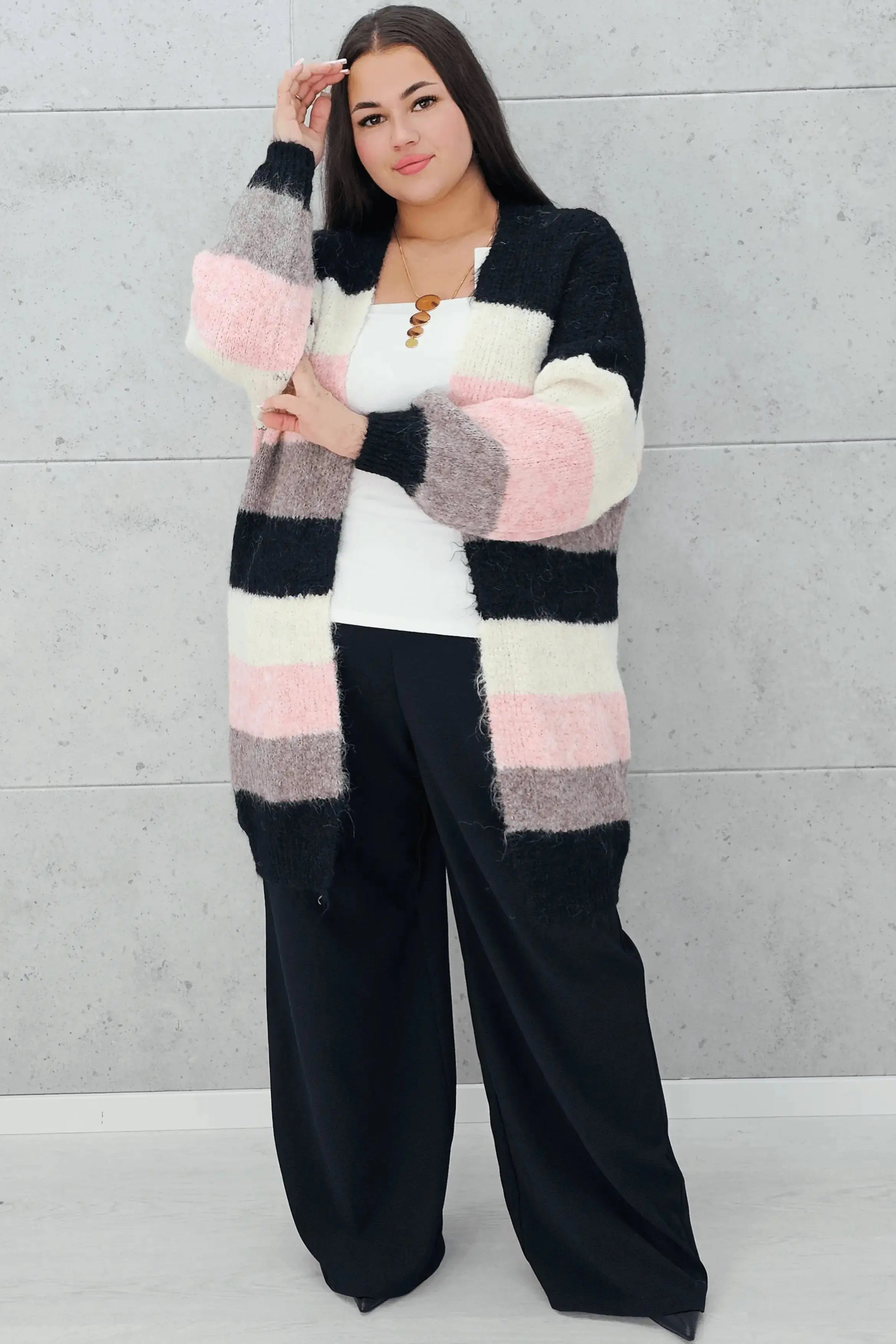 Kardigan plus size – stylowy, wygodny i kobiecy wybór na każdą okazję Stylowa XL