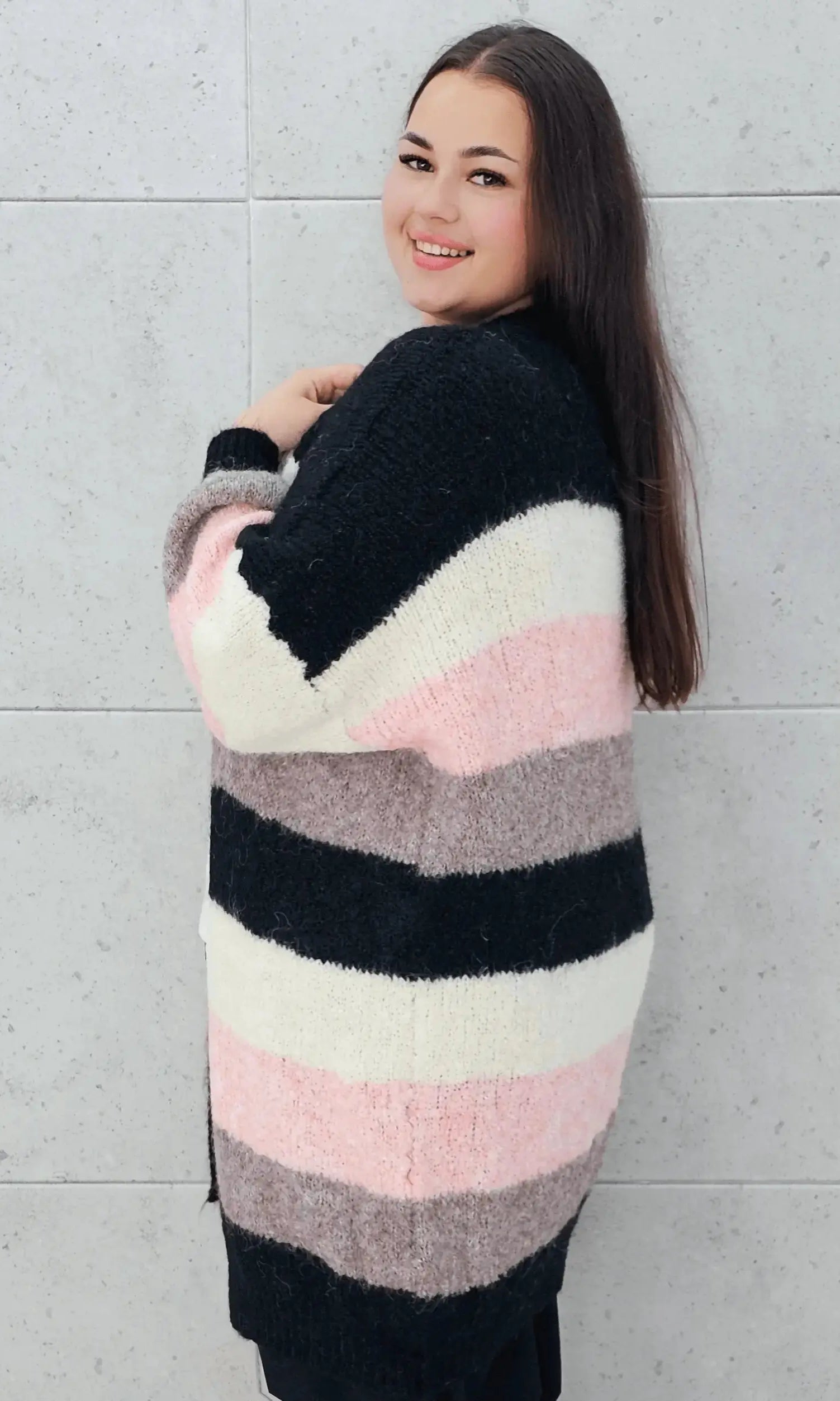 Kardigan plus size – stylowy, wygodny i kobiecy wybór na każdą okazję Stylowa XL