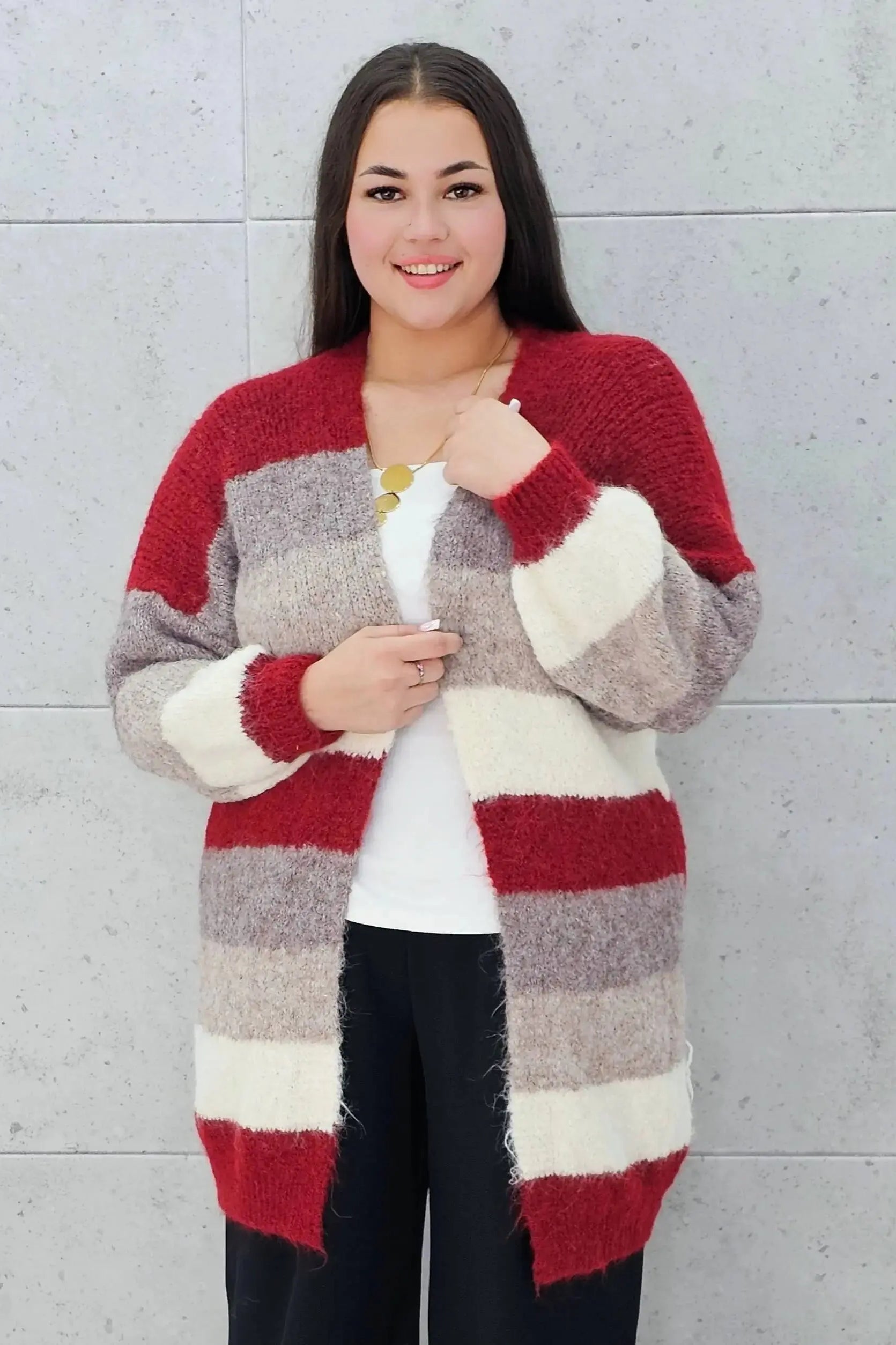 Kardigan plus size – stylowy, wygodny i kobiecy wybór na każdą okazję Stylowa XL