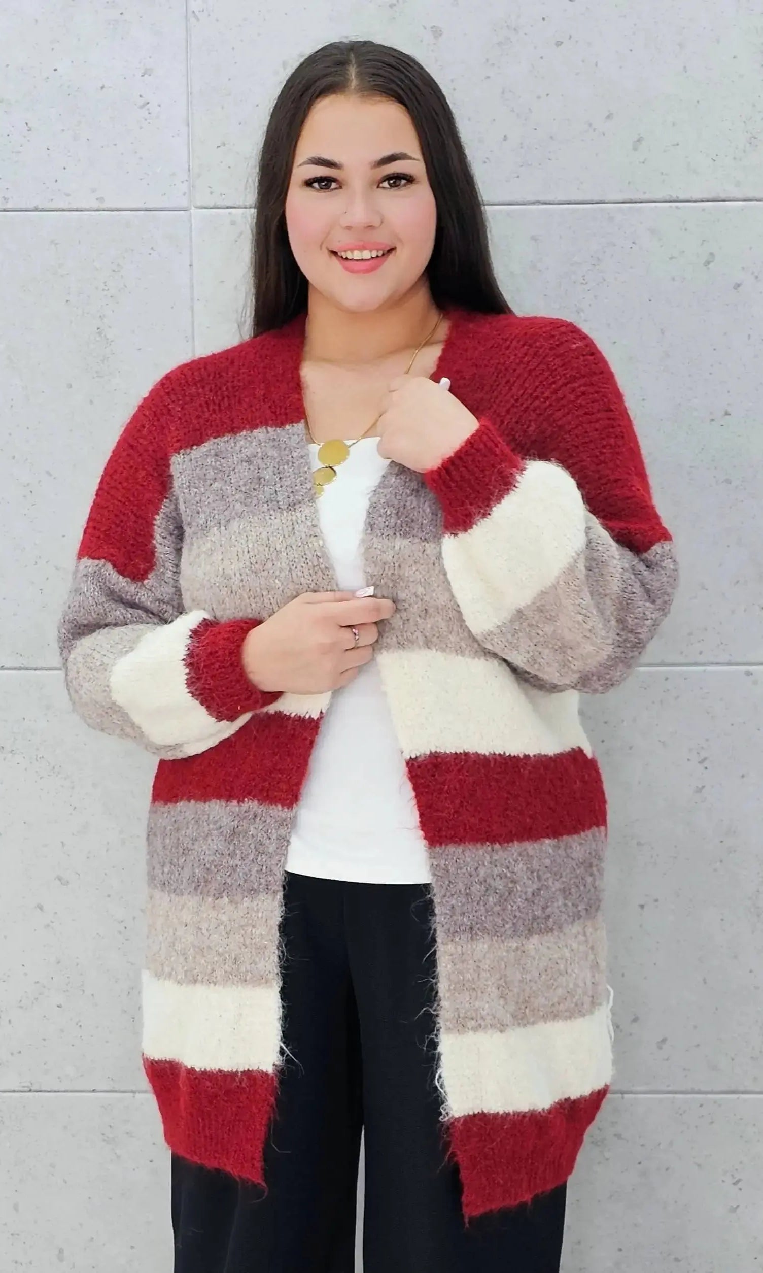 Kardigan plus size – stylowy, wygodny i kobiecy wybór na każdą okazję Stylowa XL