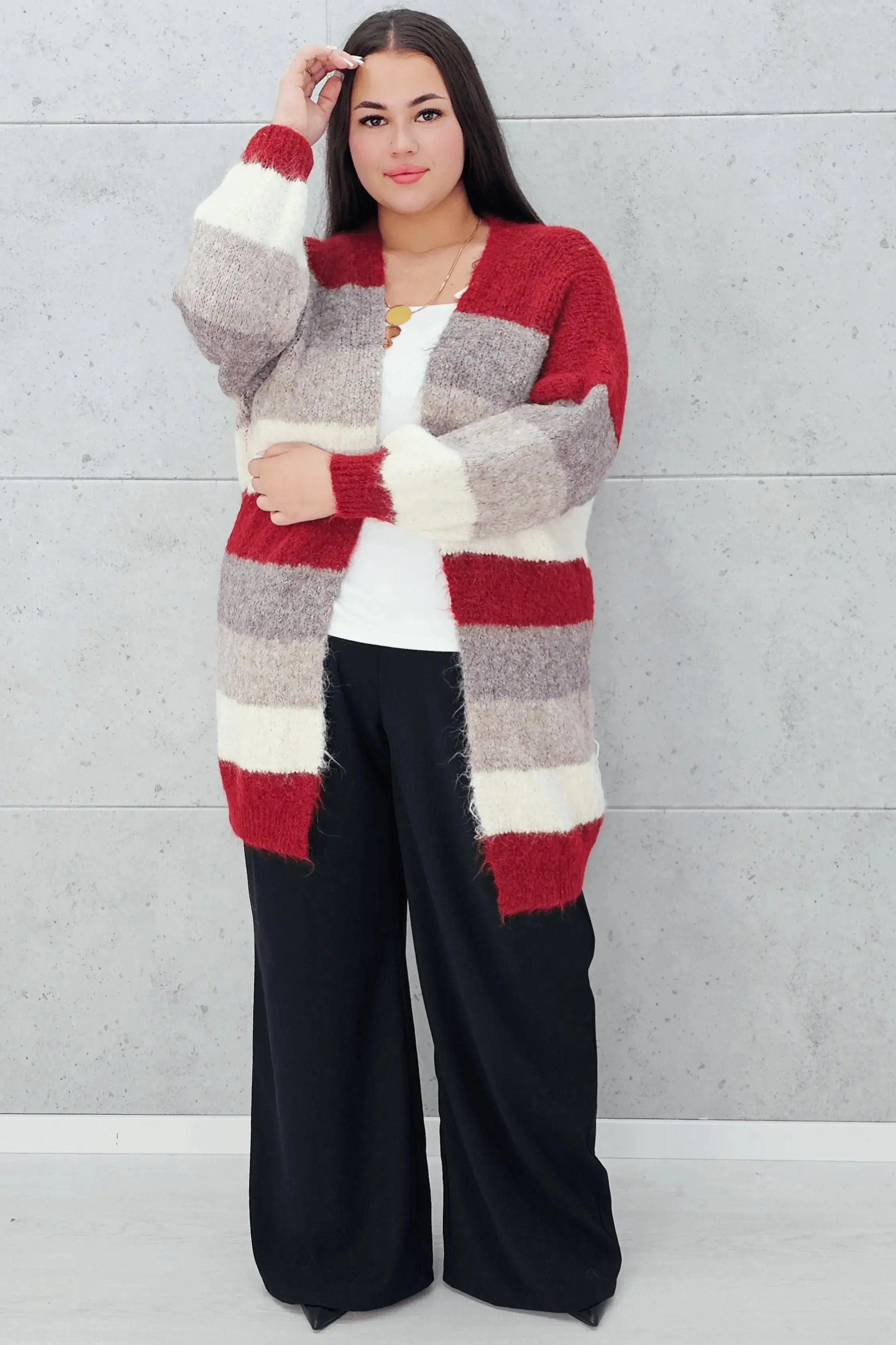 Kardigan plus size – stylowy, wygodny i kobiecy wybór na każdą okazję Stylowa XL