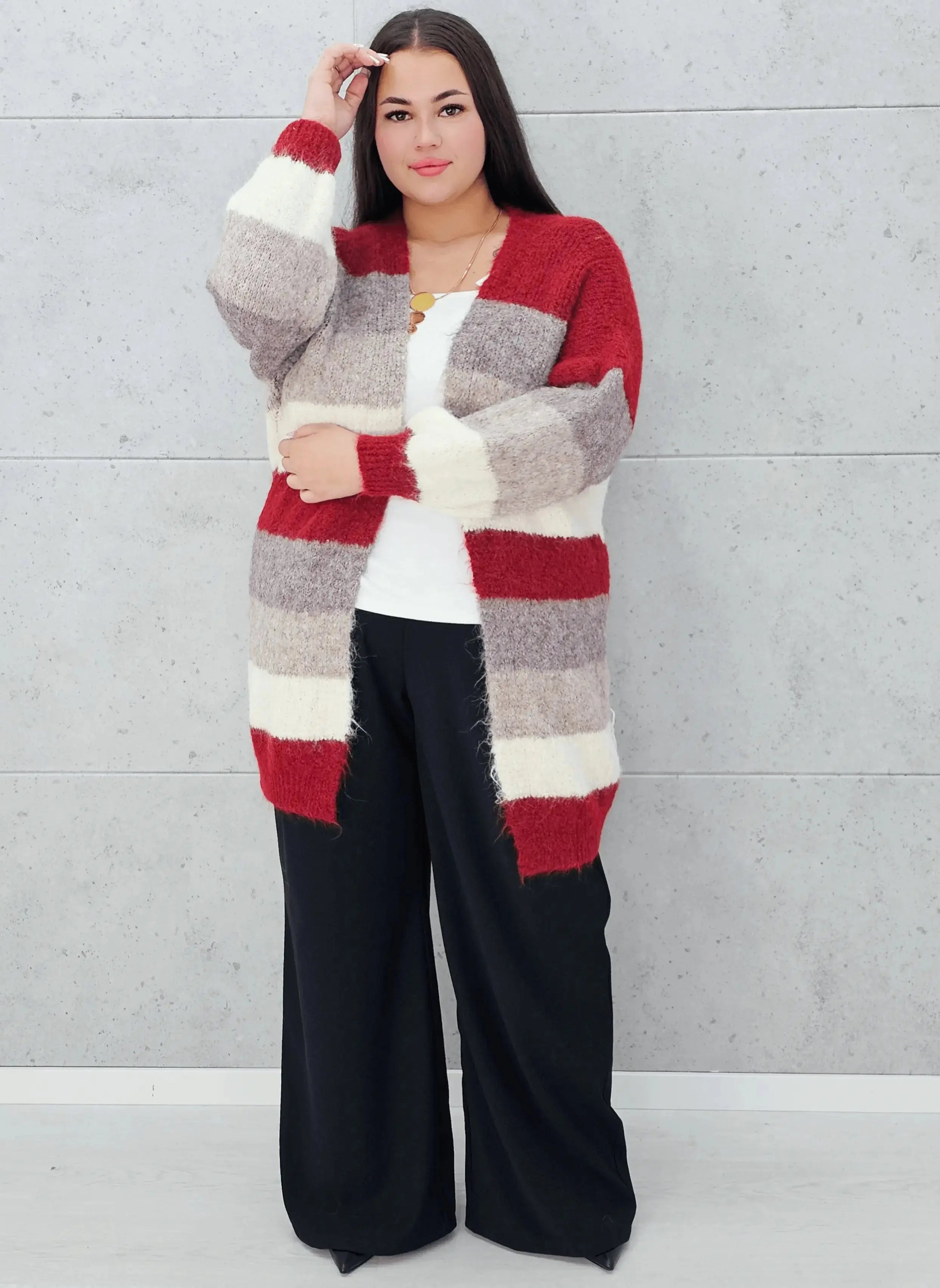 Kardigan plus size – stylowy, wygodny i kobiecy wybór na każdą okazję Stylowa XL