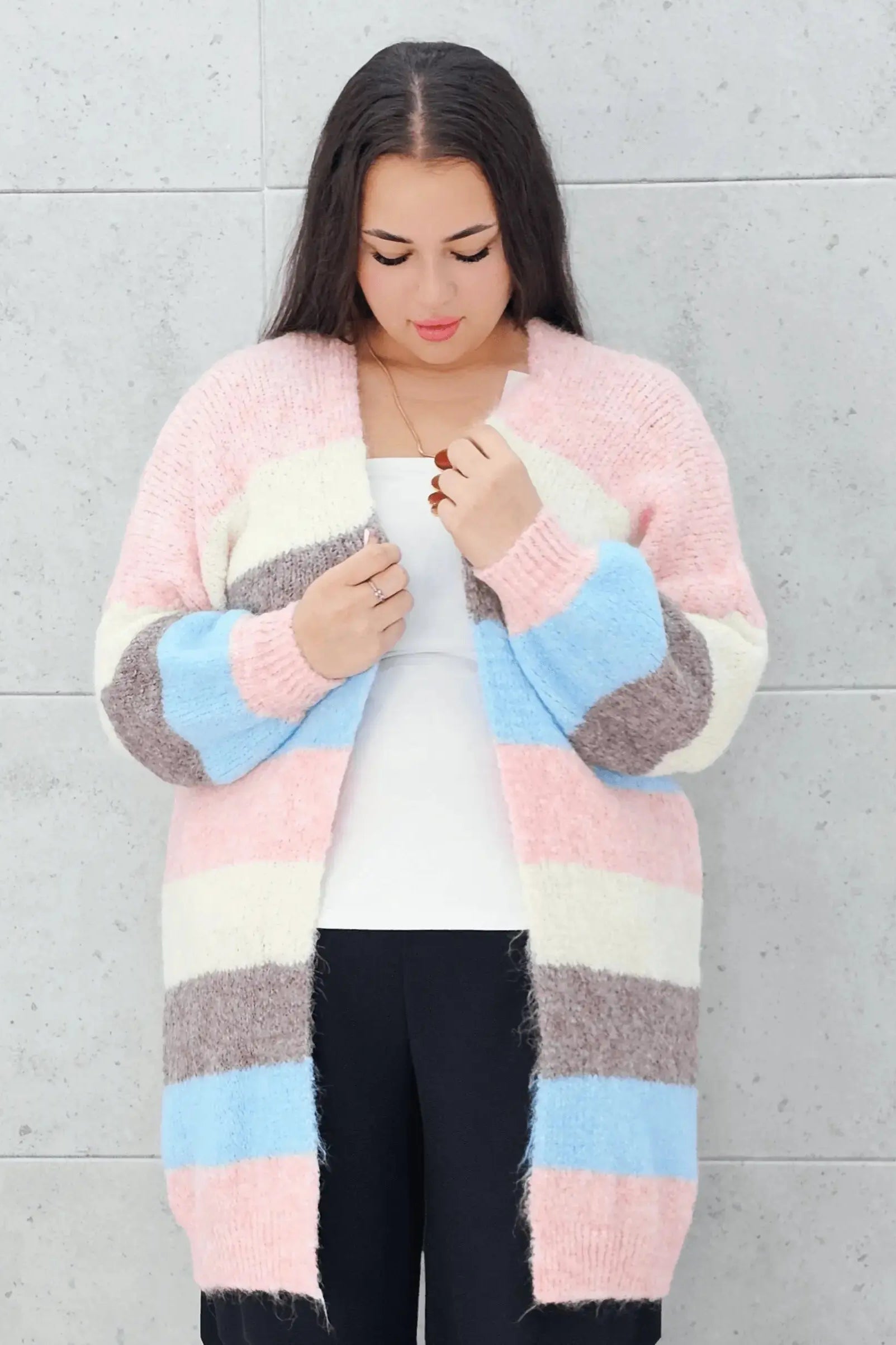 Kardigan plus size – stylowy, wygodny i kobiecy wybór na każdą okazję Stylowa XL