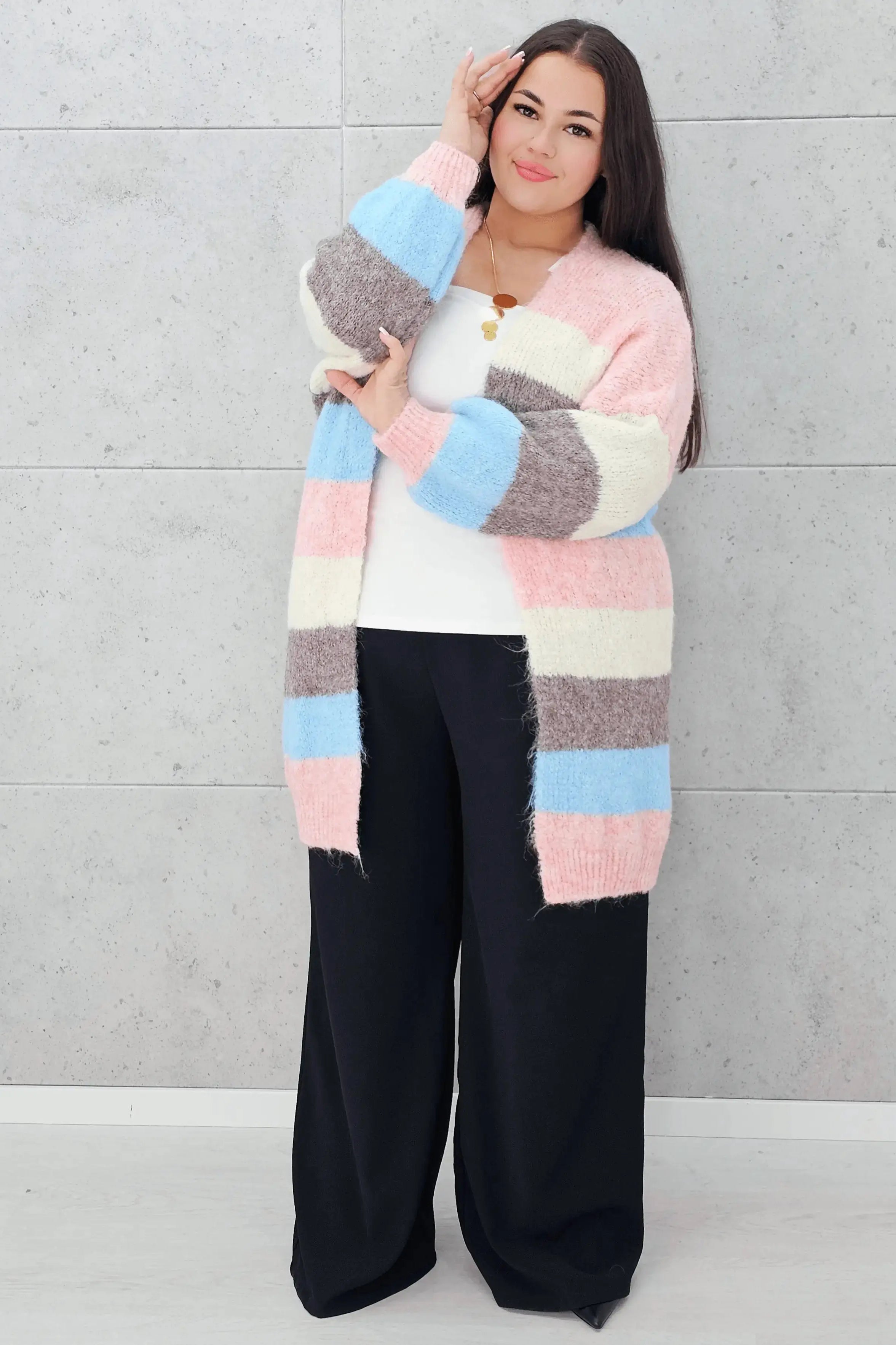 Kardigan plus size – stylowy, wygodny i kobiecy wybór na każdą okazję Stylowa XL