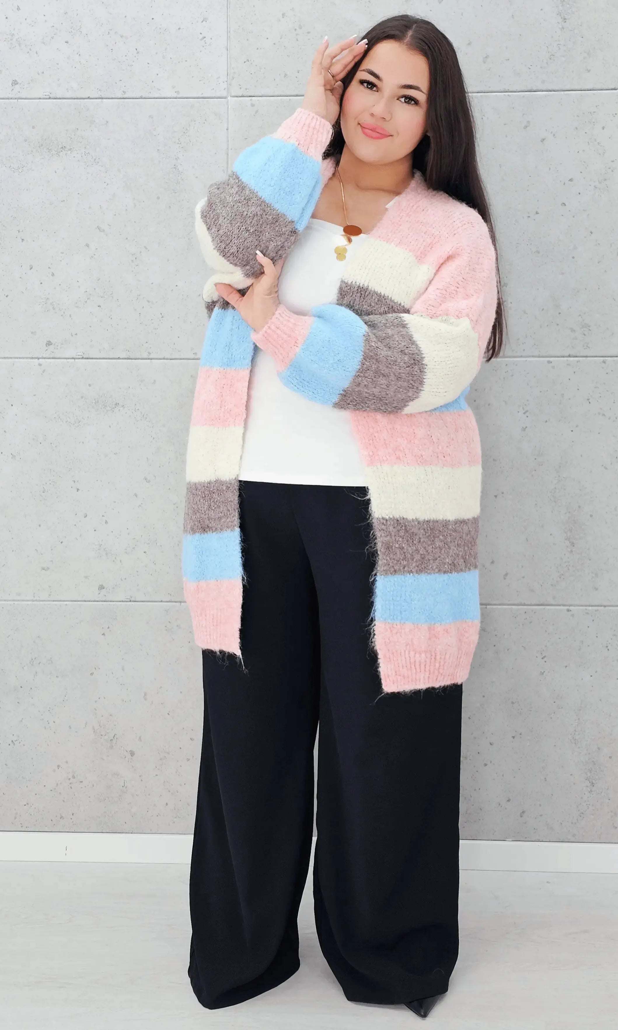 Kardigan plus size – stylowy, wygodny i kobiecy wybór na każdą okazję Stylowa XL