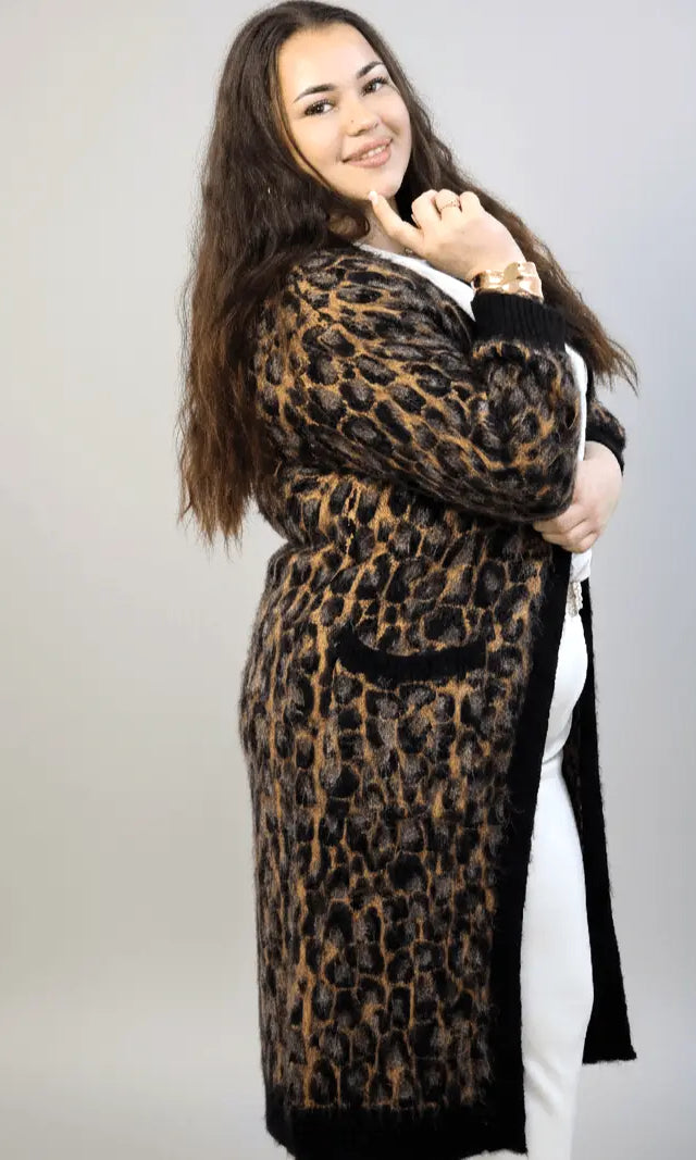 Kardigan plus size z motywem panterki – długi, ciepły i stylowy model plus size Stylowa XL