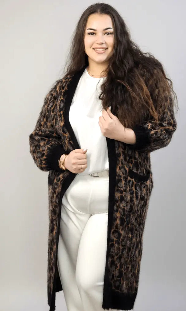 Kardigan plus size z motywem panterki – długi, ciepły i stylowy model plus size Stylowa XL