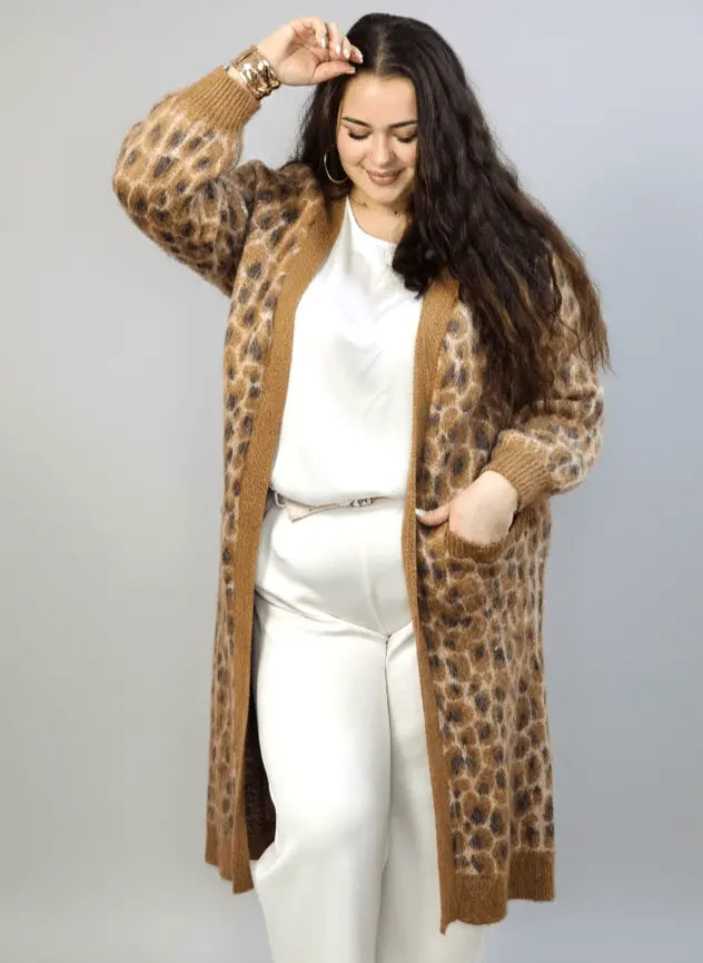 Kardigan plus size z motywem panterki – długi, ciepły i stylowy model plus size Stylowa XL