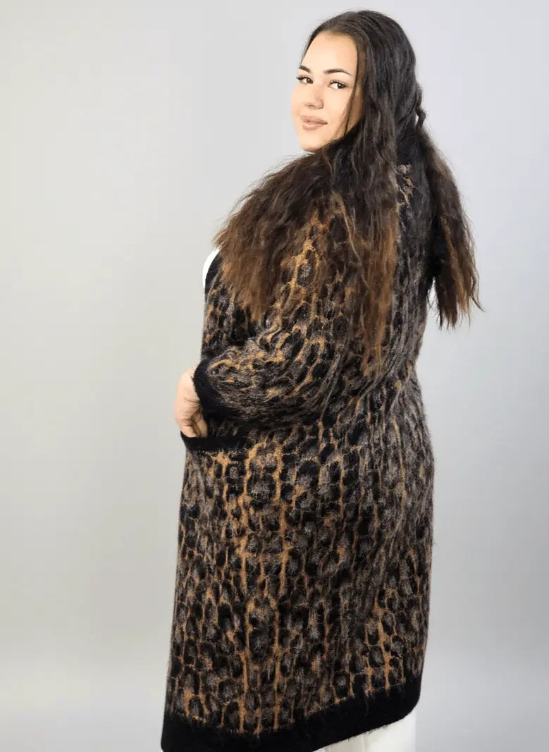 Kardigan plus size z motywem panterki – długi, ciepły i stylowy model plus size Stylowa XL