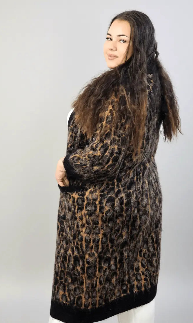 Kardigan plus size z motywem panterki – długi, ciepły i stylowy model plus size Stylowa XL