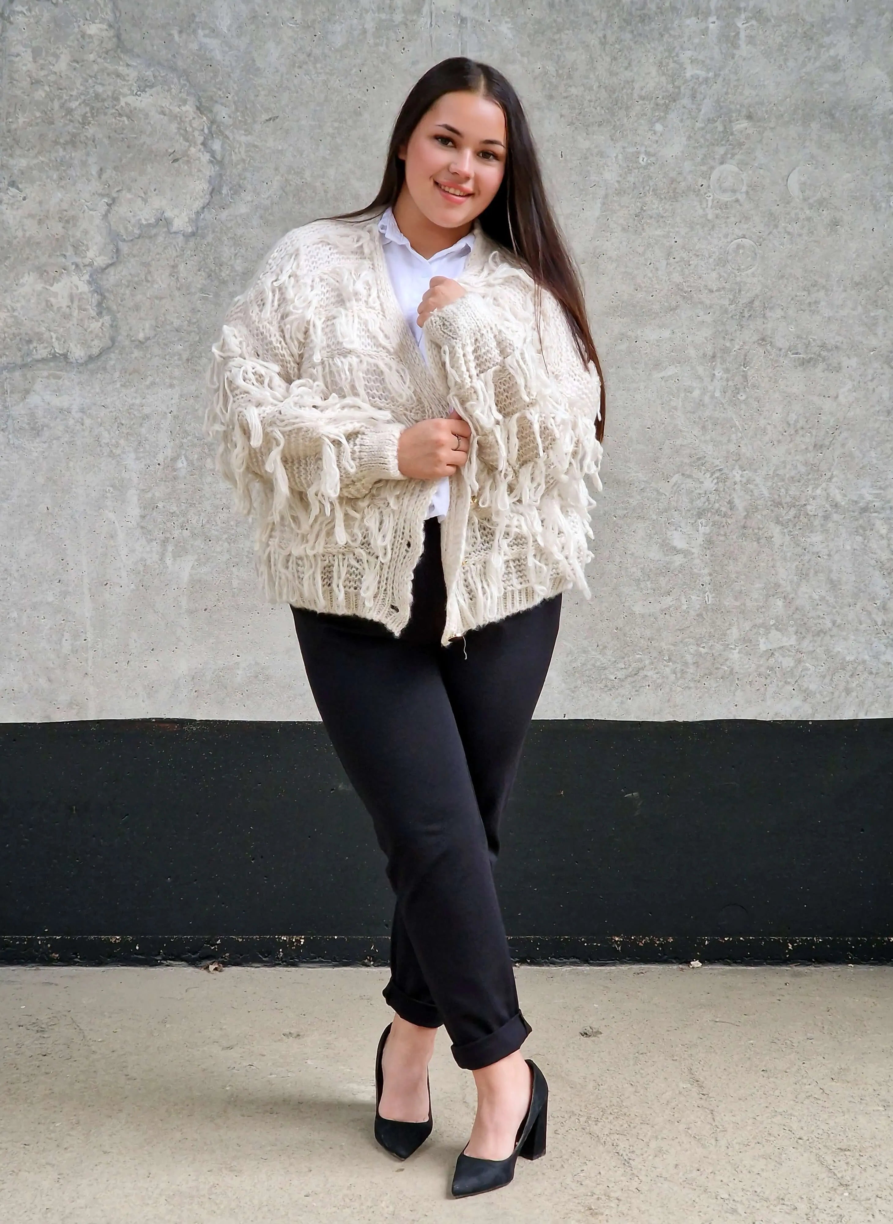 Kardigan z frędzlami – odważny akcent w Twojej garderobie Stylowa XL