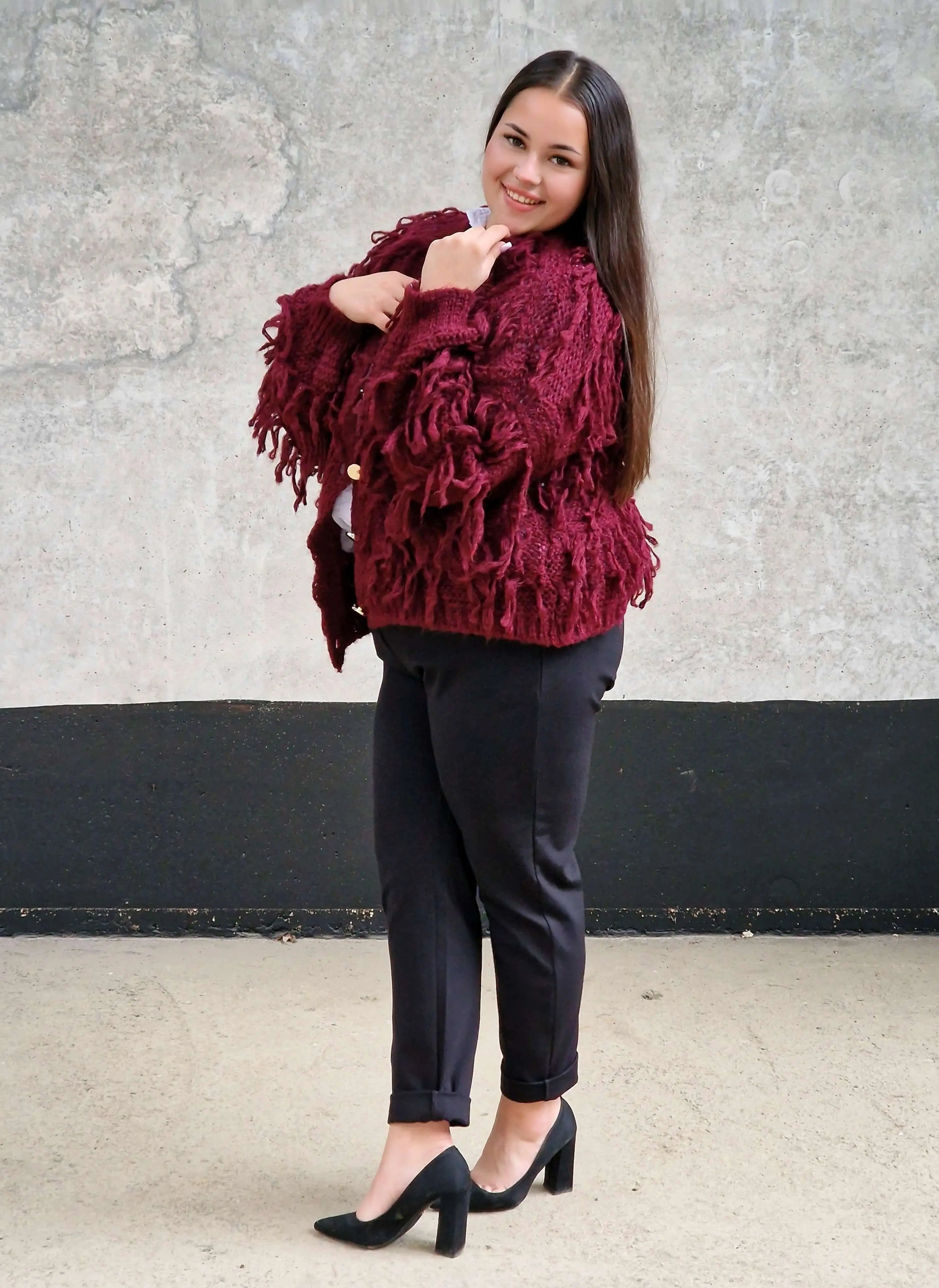 Kardigan z frędzlami – odważny akcent w Twojej garderobie Stylowa XL