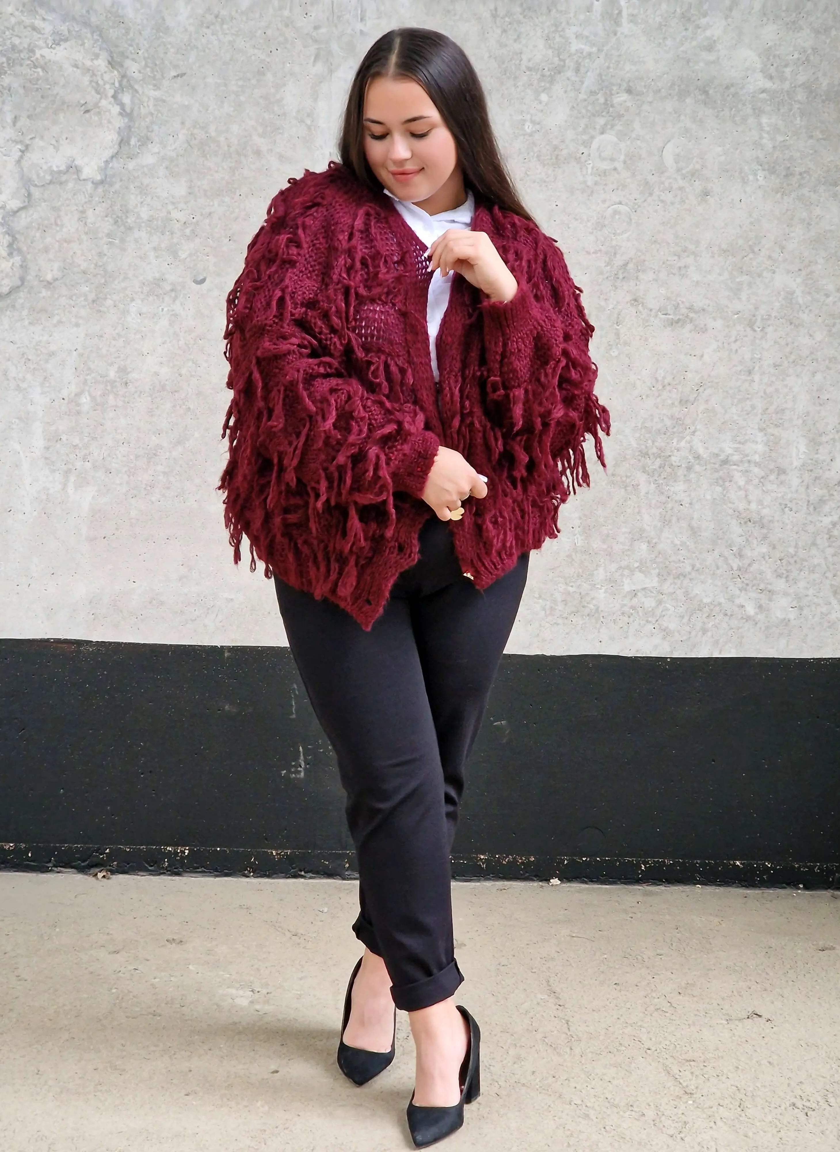 Kardigan z frędzlami – odważny akcent w Twojej garderobie Stylowa XL