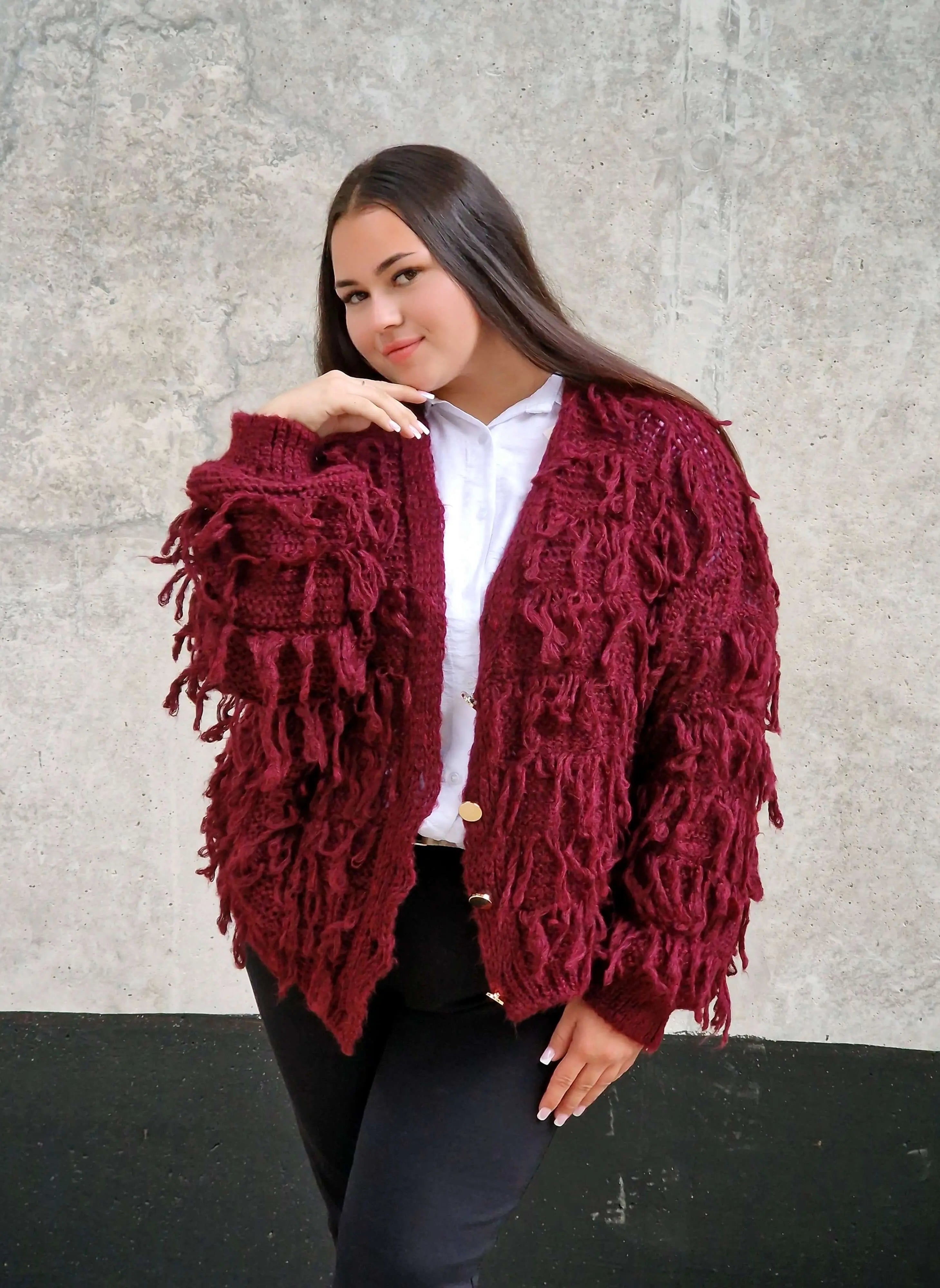 Kardigan z frędzlami – odważny akcent w Twojej garderobie Stylowa XL