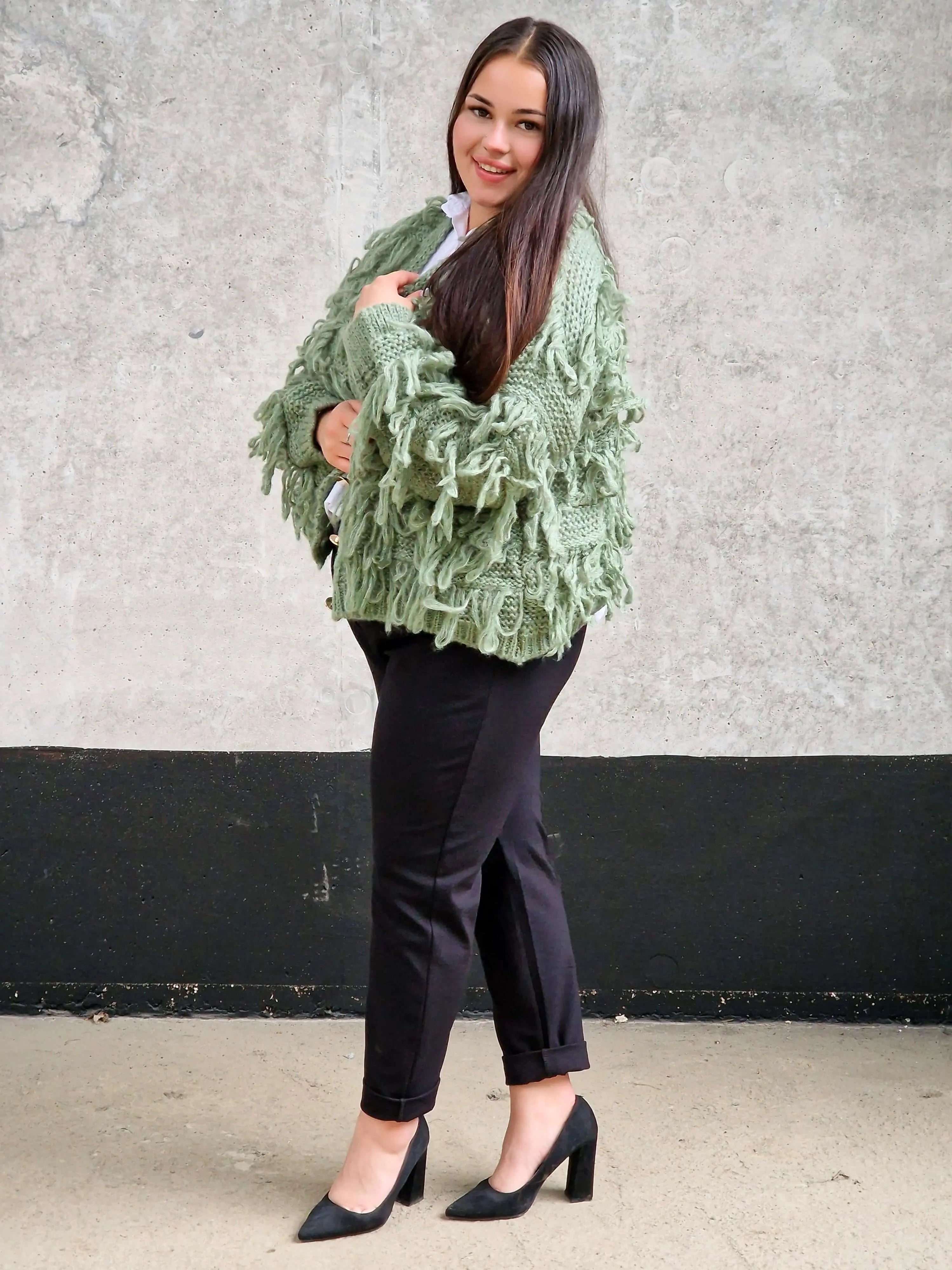 Kardigan z frędzlami – odważny akcent w Twojej garderobie Stylowa XL