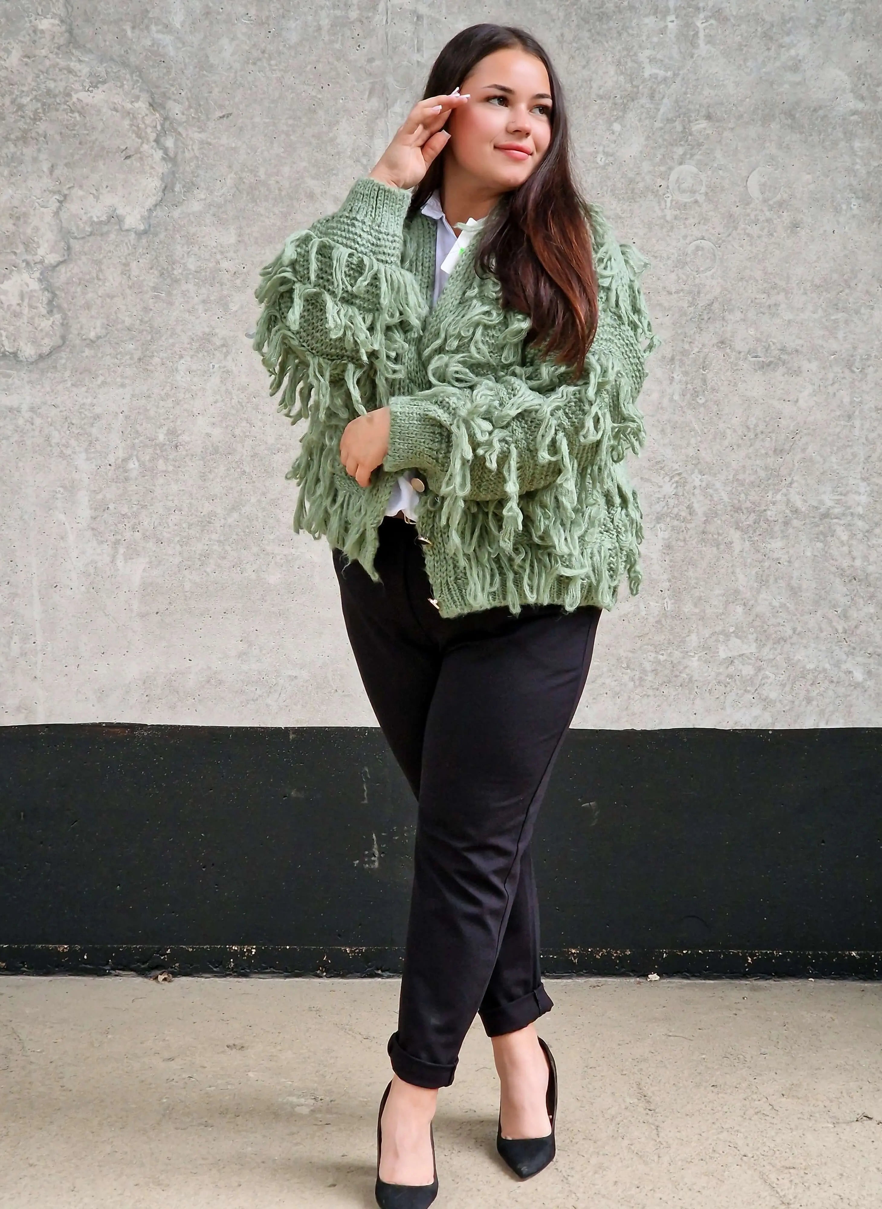 Kardigan z frędzlami – odważny akcent w Twojej garderobie Stylowa XL