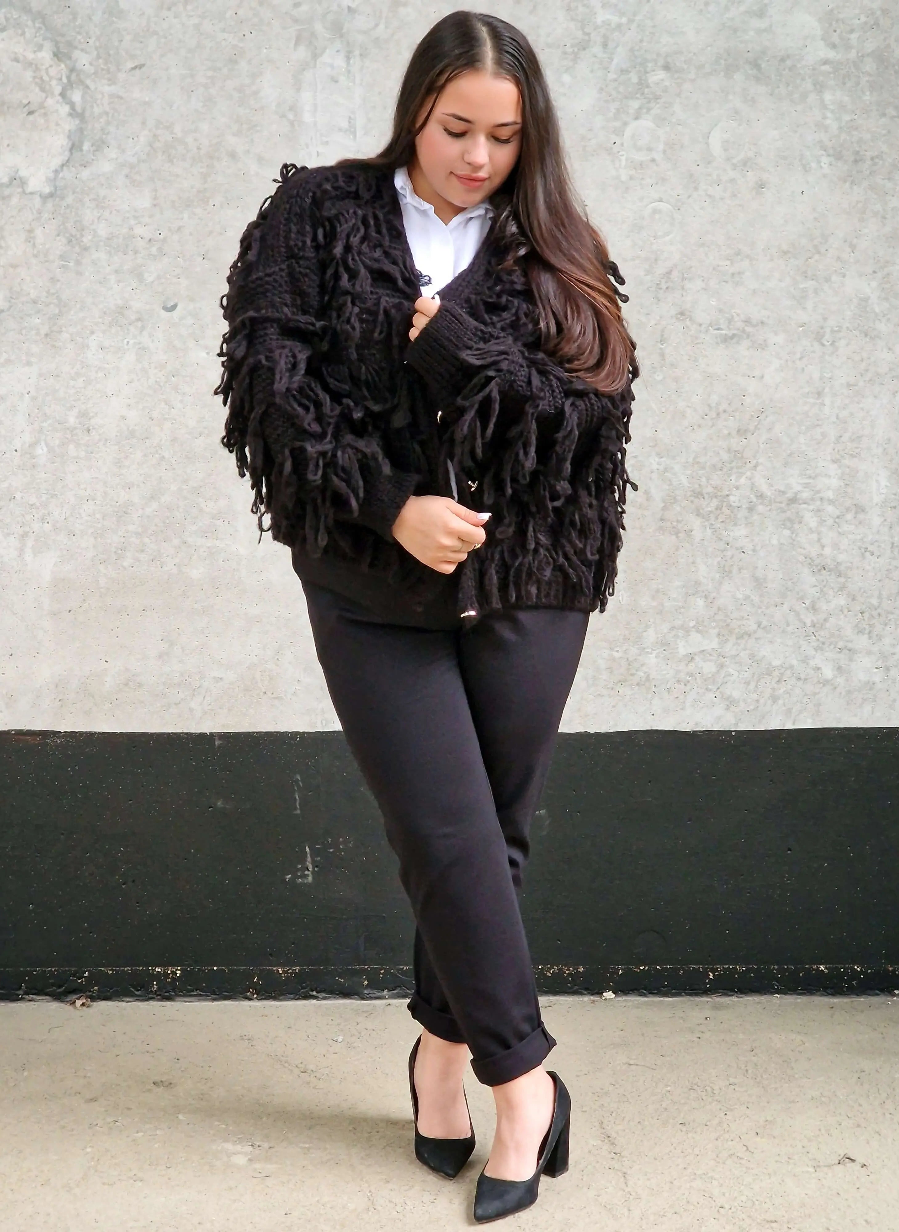 Kardigan z frędzlami – odważny akcent w Twojej garderobie Stylowa XL