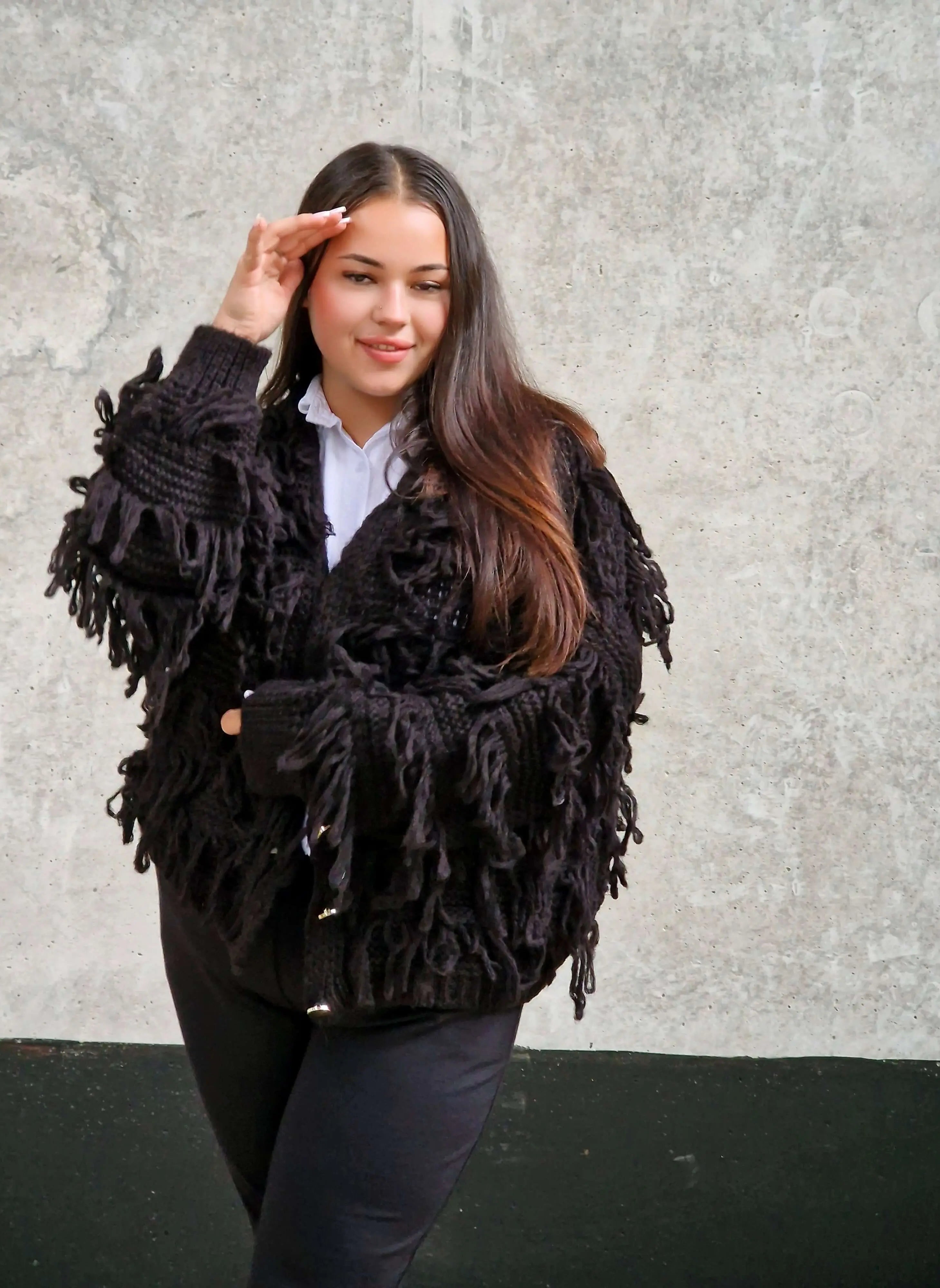 Kardigan z frędzlami – odważny akcent w Twojej garderobie Stylowa XL