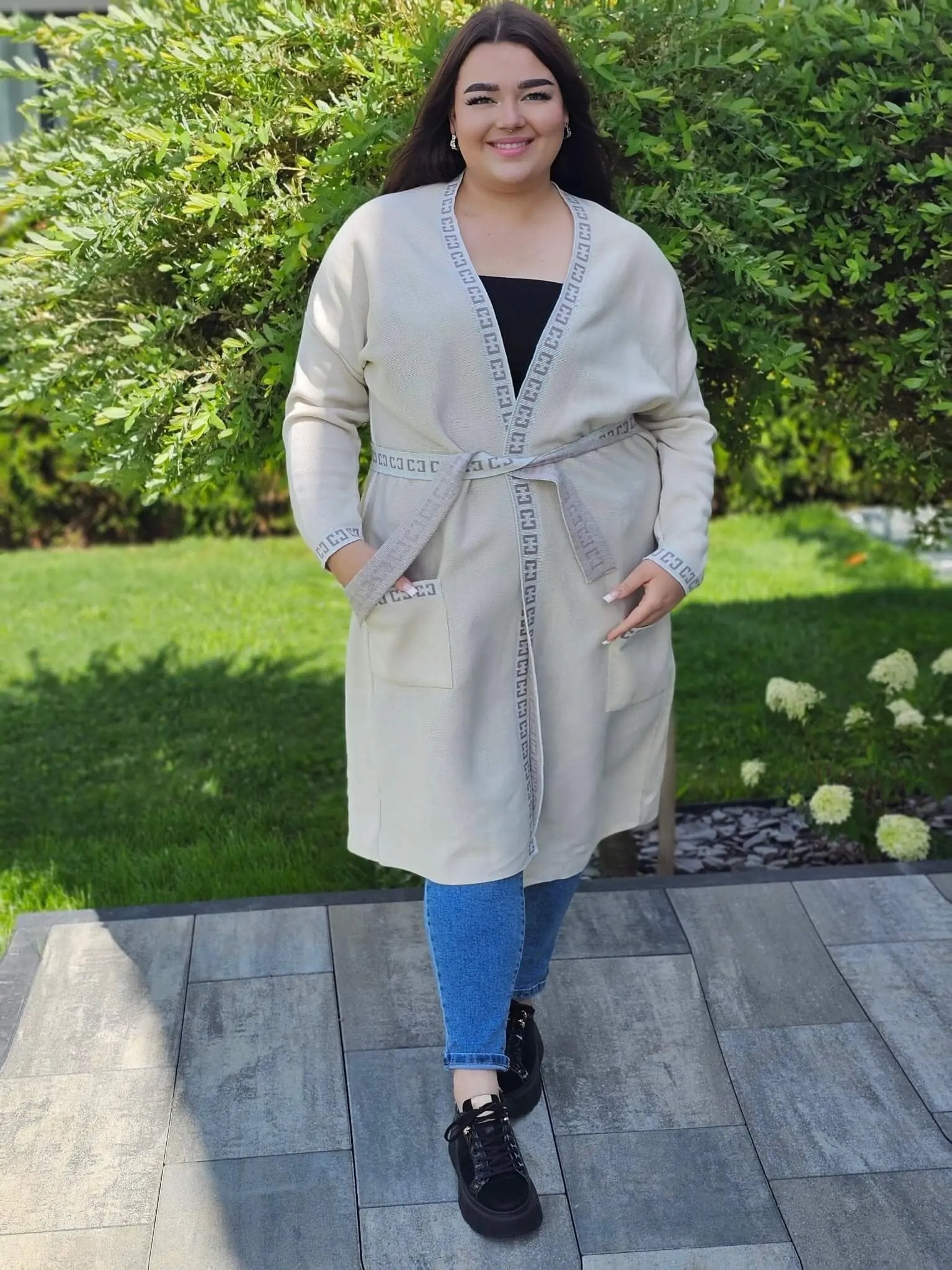 Kardigan z wstawką wzoru ,paseczek do przewiązania - jasny beż Stylowa XL