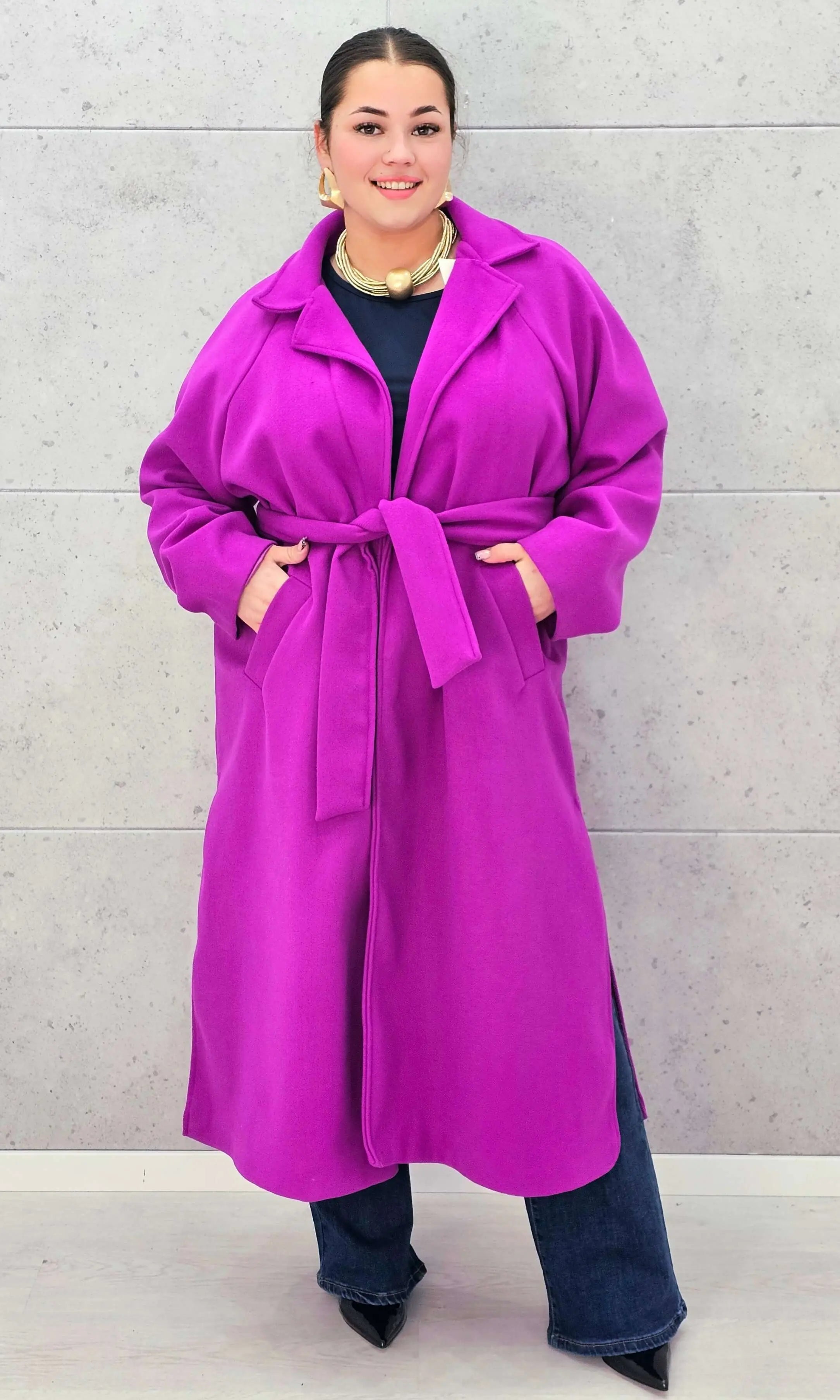 Klasyczny płaszcz damski – elegancja i styl w najlepszym wydaniu Plus Size Stylowa XL