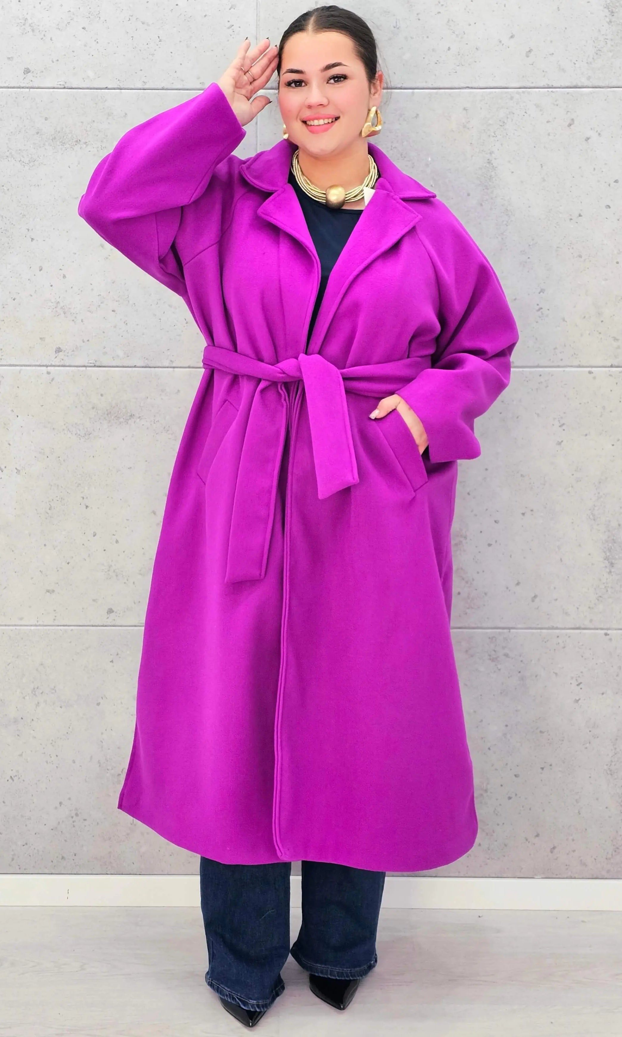 Klasyczny płaszcz damski – elegancja i styl w najlepszym wydaniu Plus Size Stylowa XL