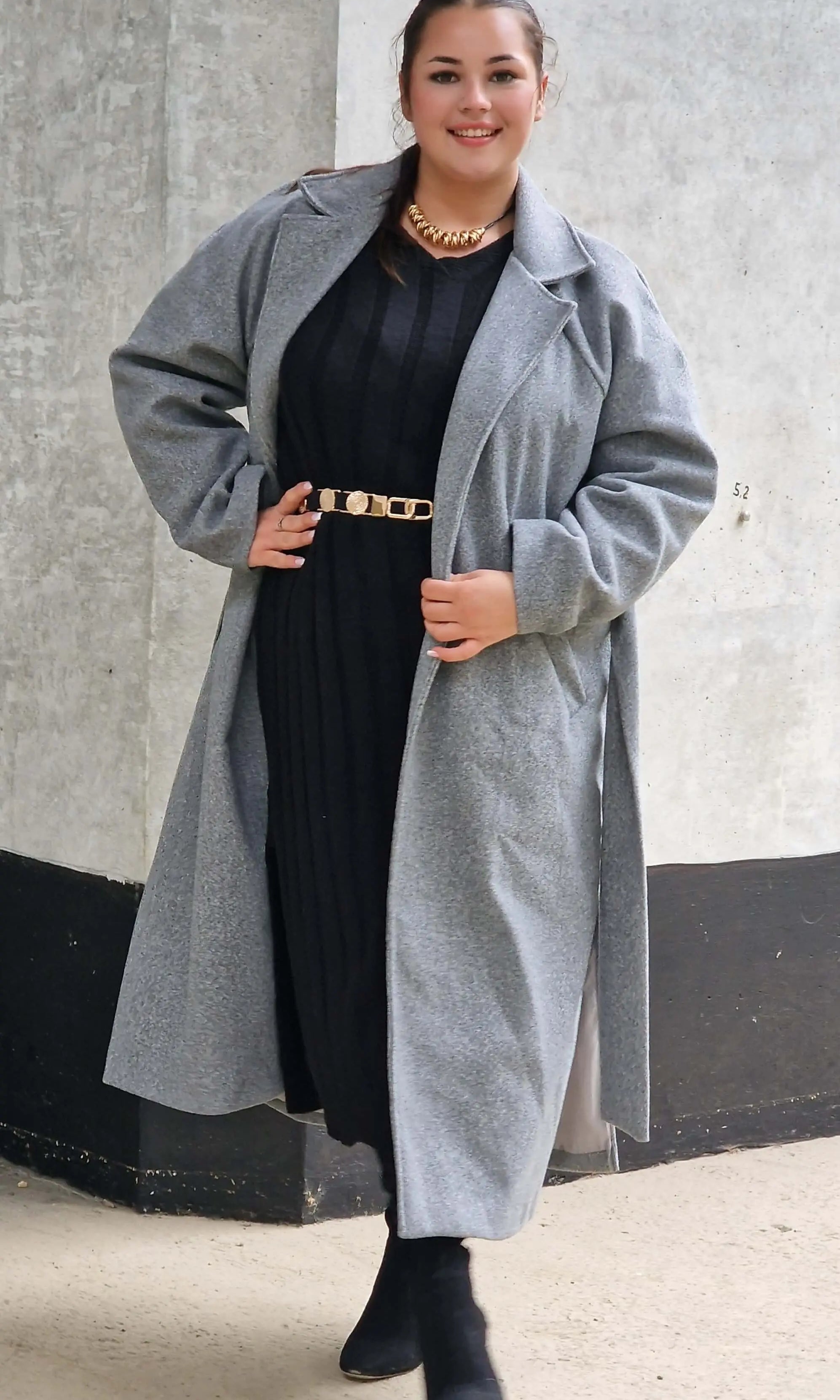 Klasyczny płaszcz damski – elegancja i styl w najlepszym wydaniu Plus Size Stylowa XL