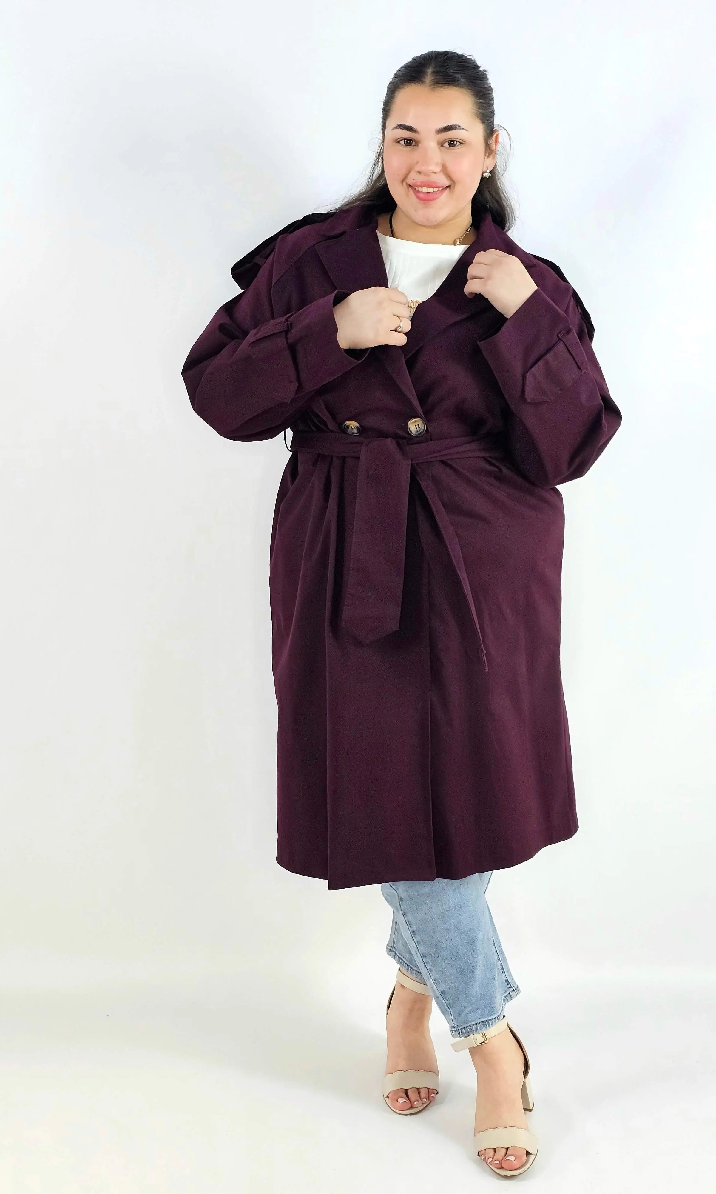 Klasyczny trencz – elegancki płaszcz dla każdej kobiety | Stylowa XL Stylowa XL