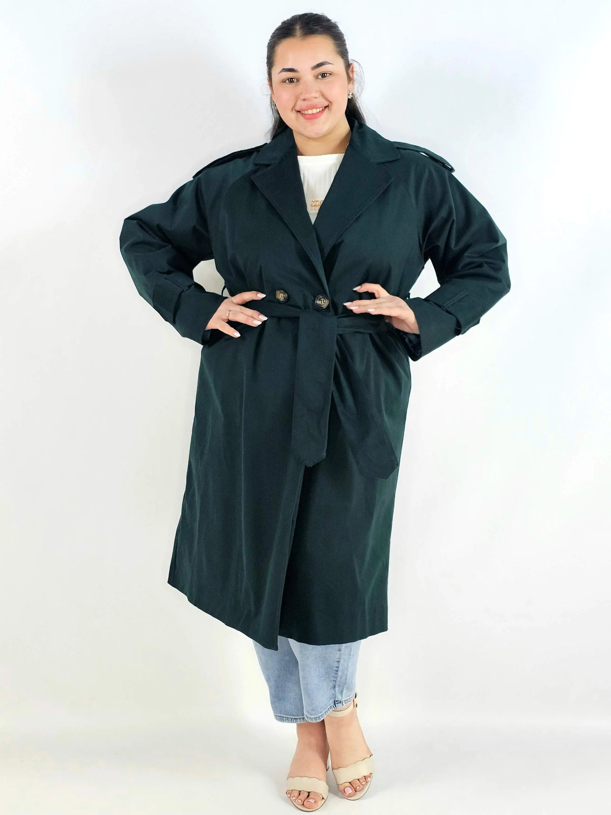 Klasyczny trencz – elegancki płaszcz dla każdej kobiety | Stylowa XL Stylowa XL