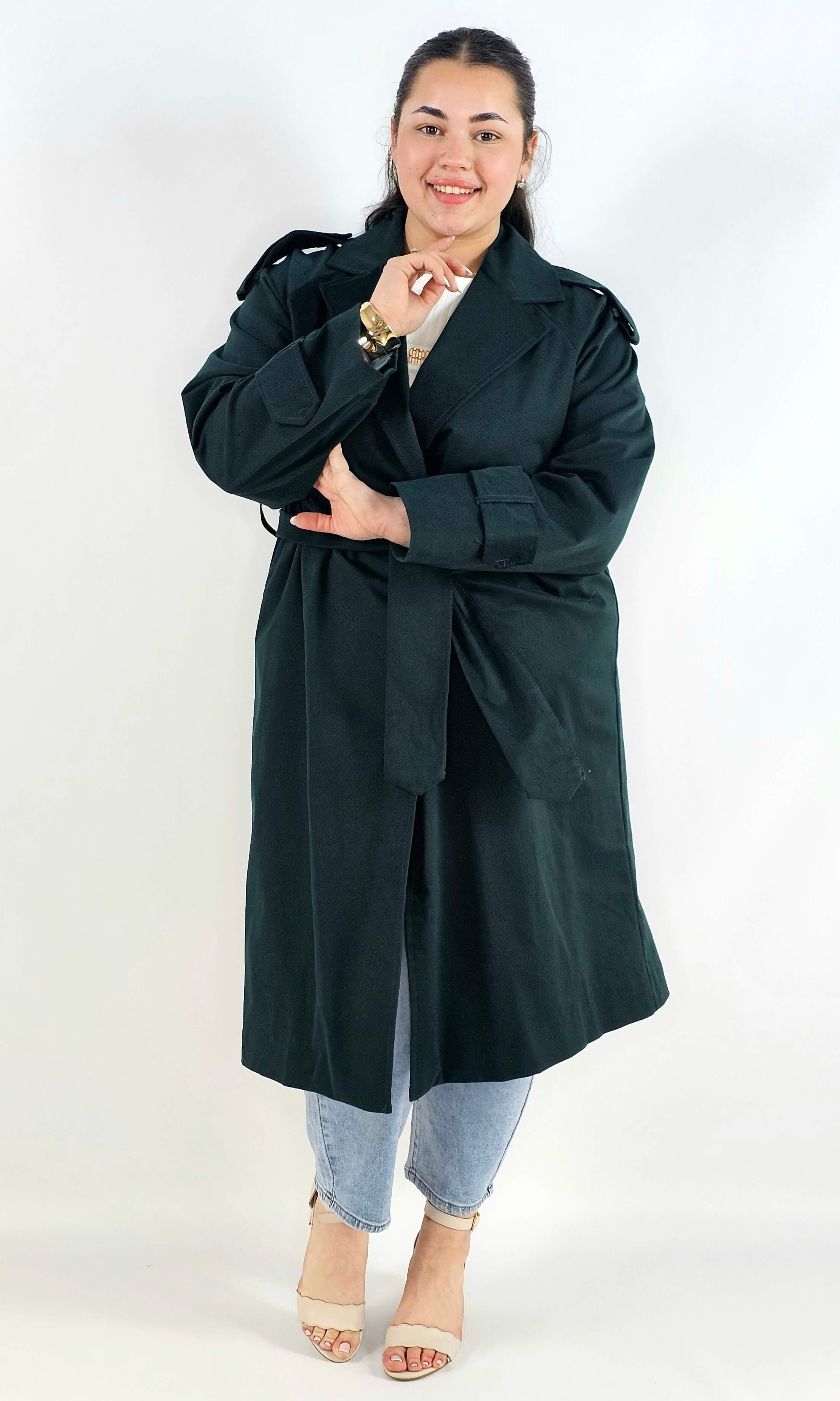 Klasyczny trencz – elegancki płaszcz dla każdej kobiety | Stylowa XL Stylowa XL