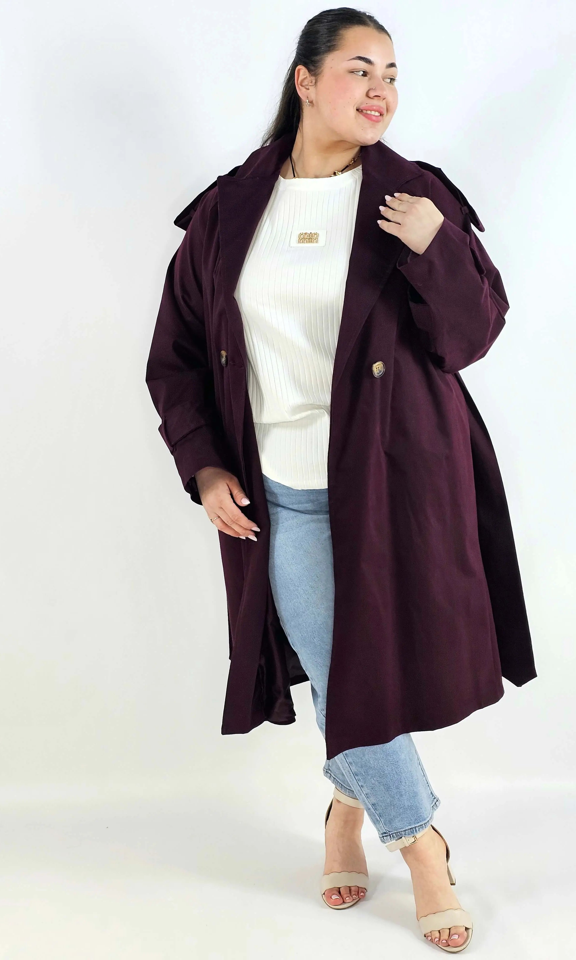 Klasyczny trencz – elegancki płaszcz dla każdej kobiety | Stylowa XL Stylowa XL