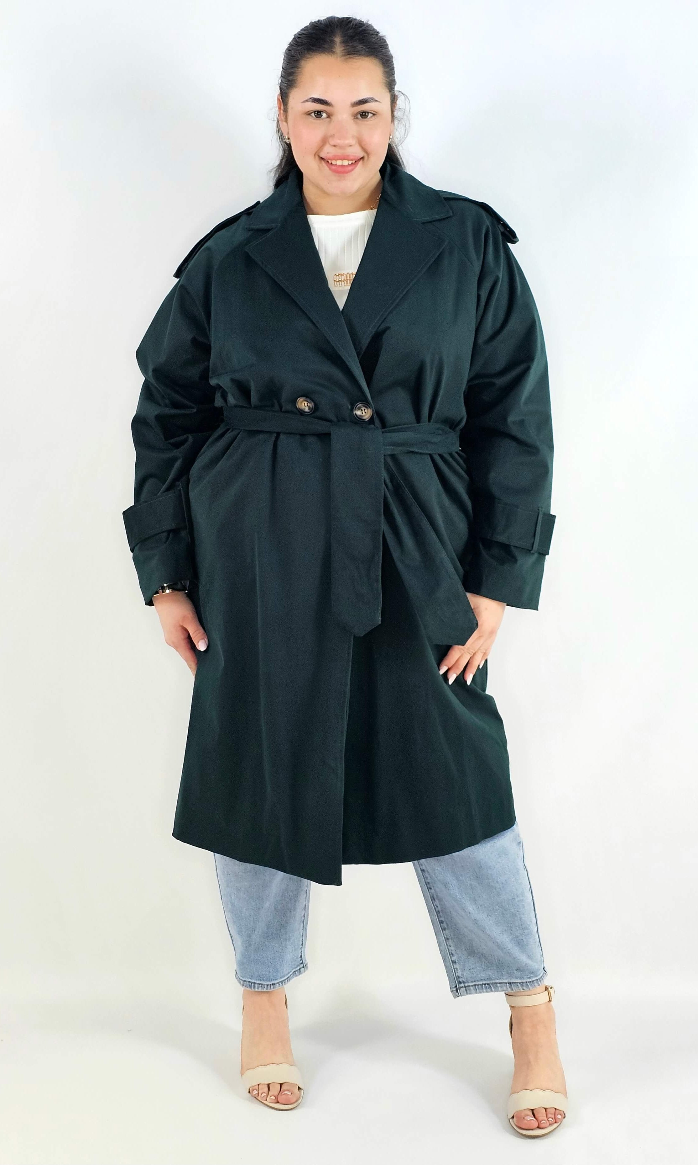 Klasyczny trencz – elegancki płaszcz dla każdej kobiety | Stylowa XL Stylowa XL