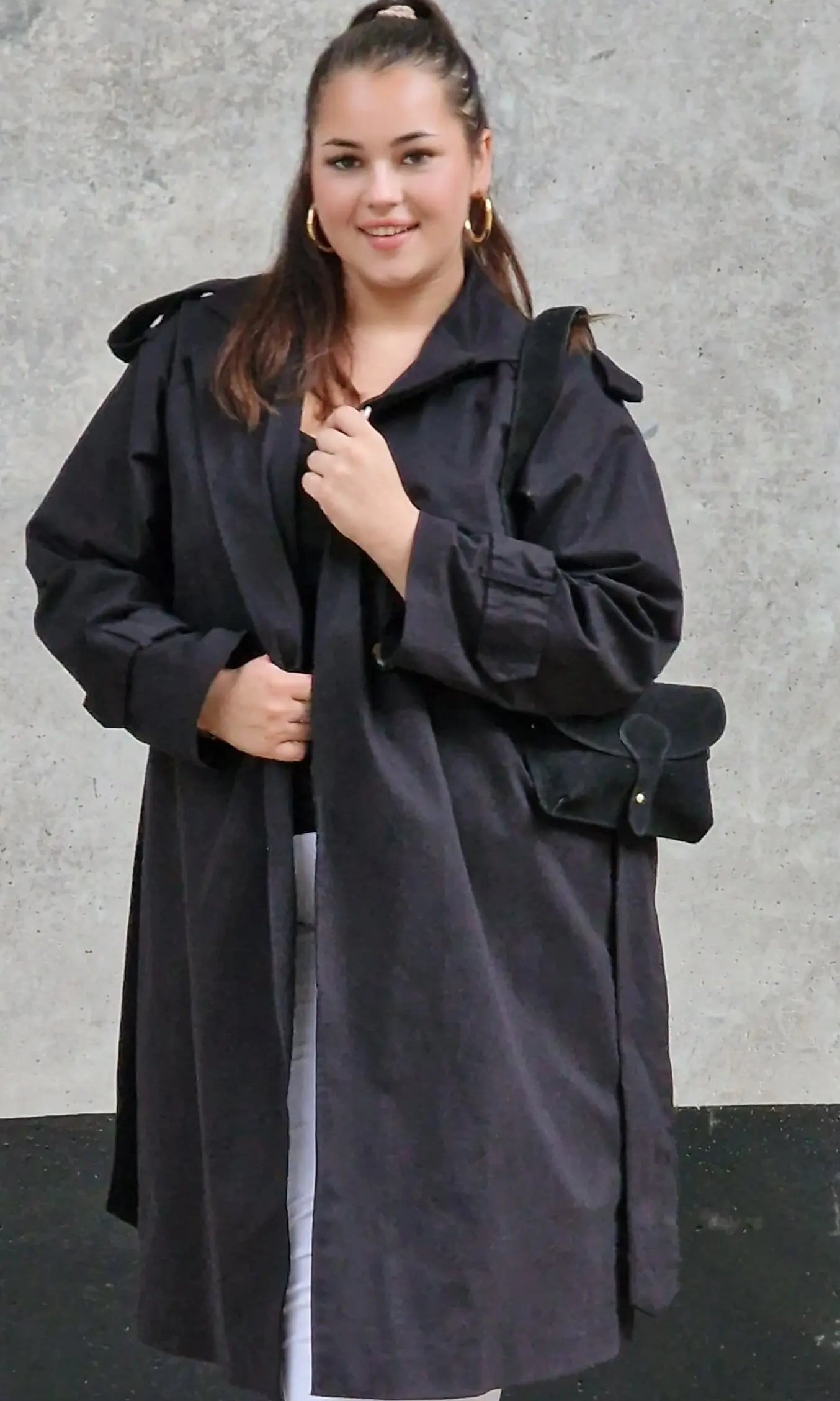 Klasyczny trencz – elegancki płaszcz dla każdej kobiety | Stylowa XL Stylowa XL