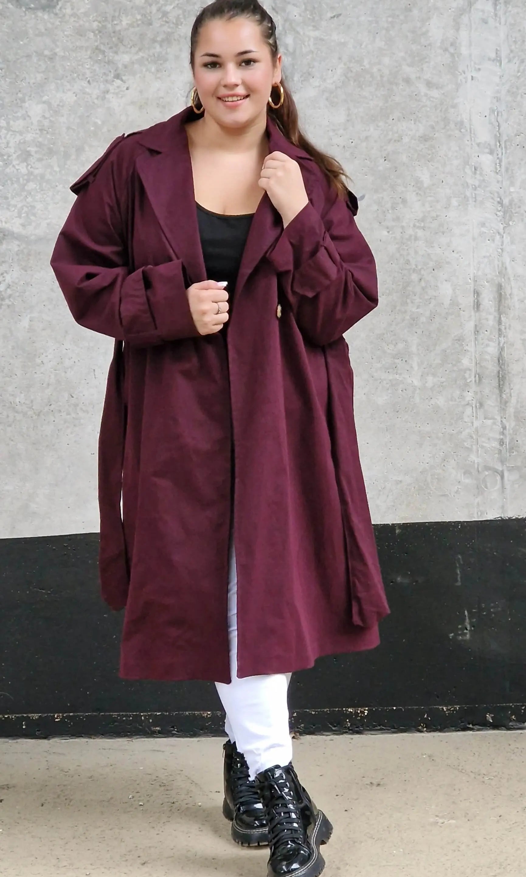 Klasyczny trencz – elegancki płaszcz dla każdej kobiety | Stylowa XL Stylowa XL