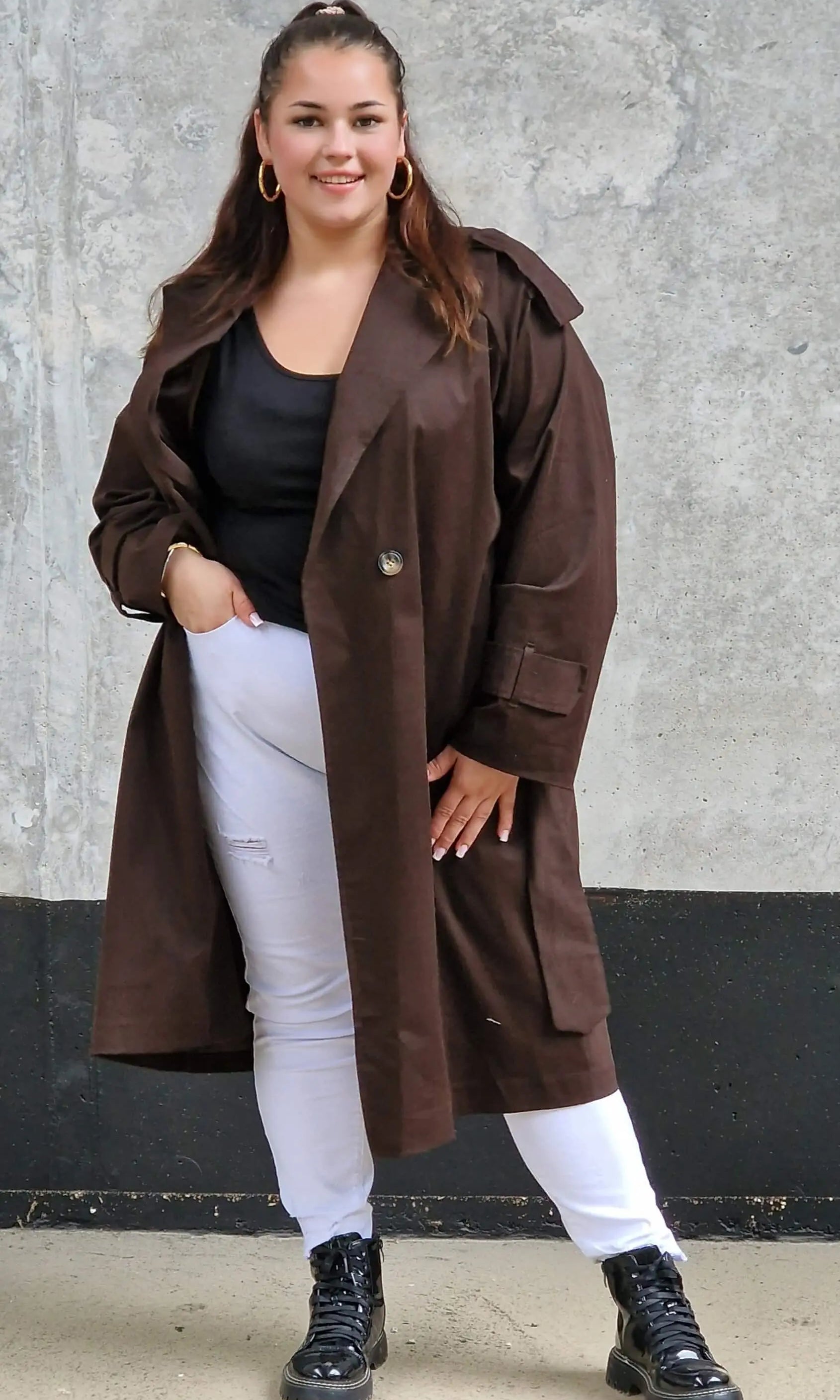 Klasyczny trencz – elegancki płaszcz dla każdej kobiety | Stylowa XL Stylowa XL