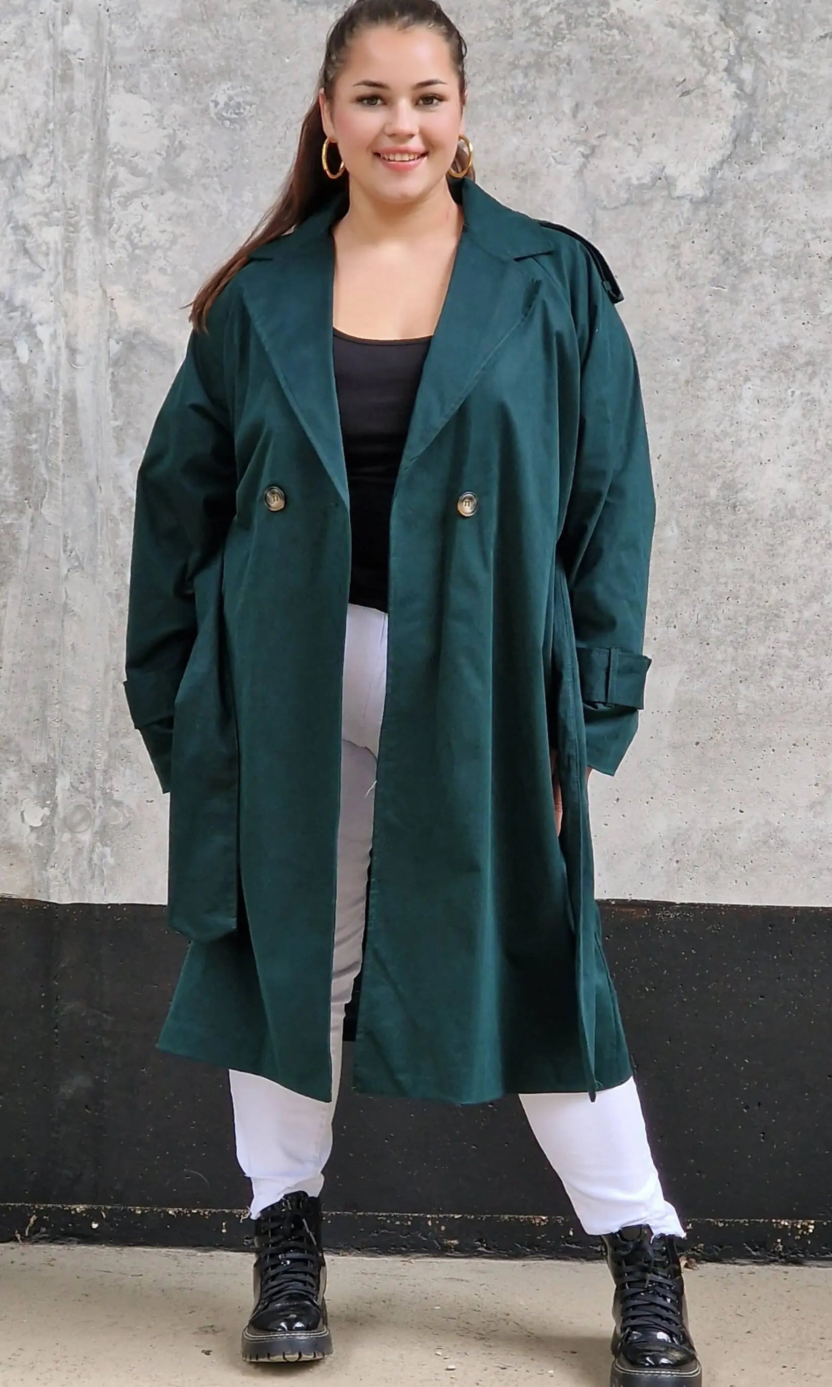 Klasyczny trencz – elegancki płaszcz dla każdej kobiety | Stylowa XL Stylowa XL