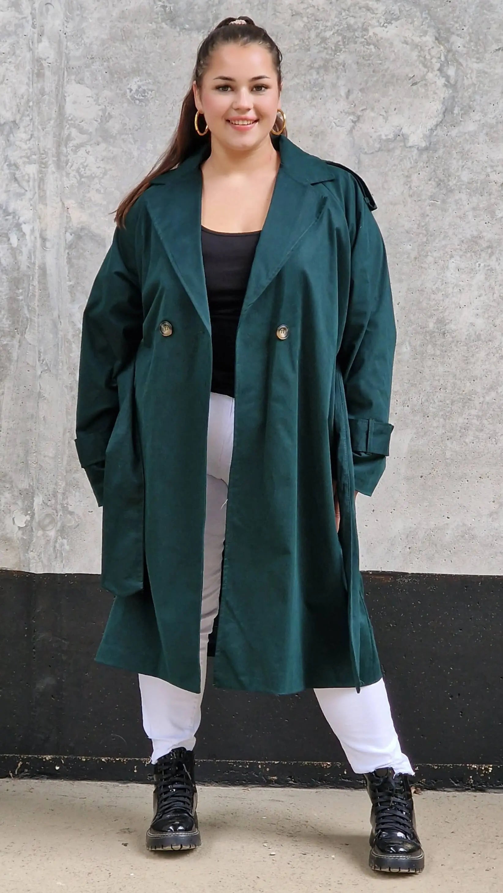 Klasyczny trencz – elegancki płaszcz dla każdej kobiety | Stylowa XL Stylowa XL