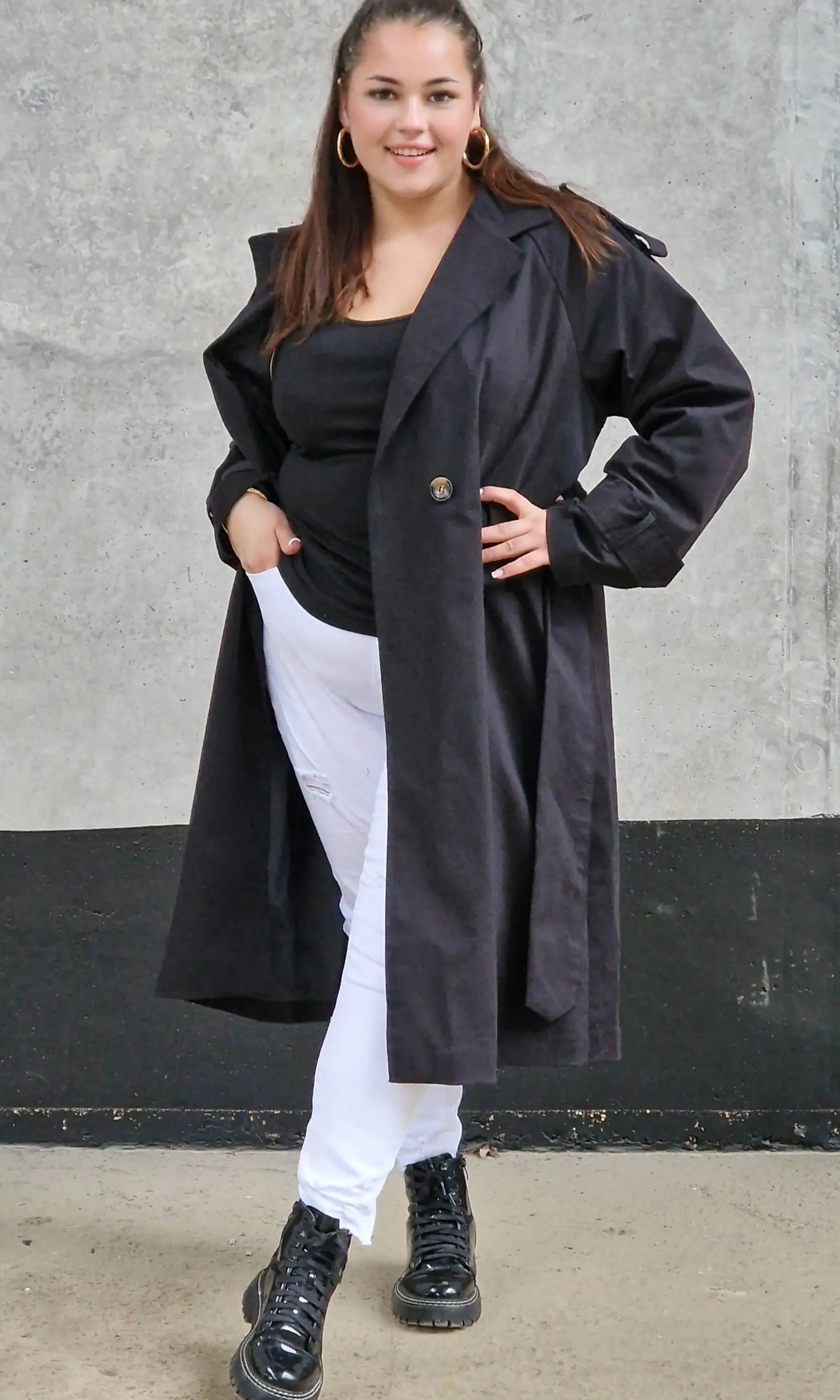 Klasyczny trencz – elegancki płaszcz dla każdej kobiety | Stylowa XL Stylowa XL