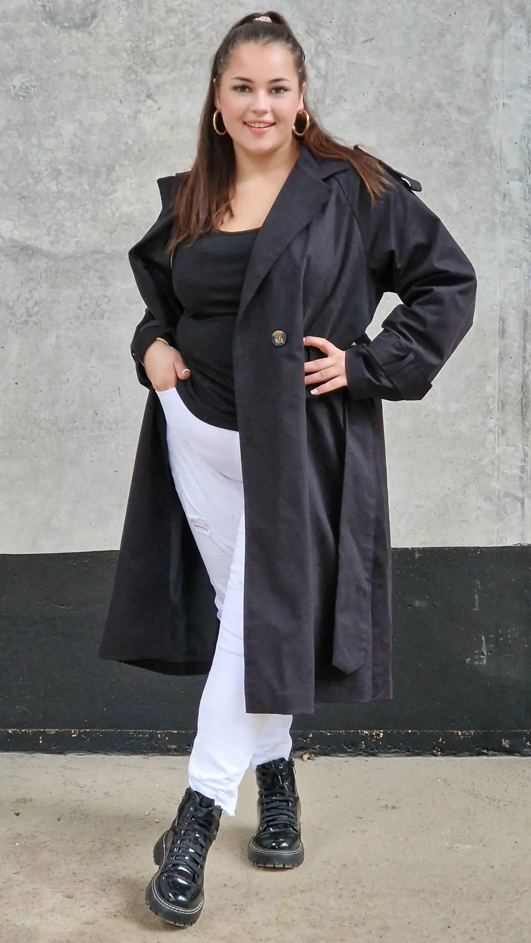 Klasyczny trencz – elegancki płaszcz dla każdej kobiety | Stylowa XL Stylowa XL