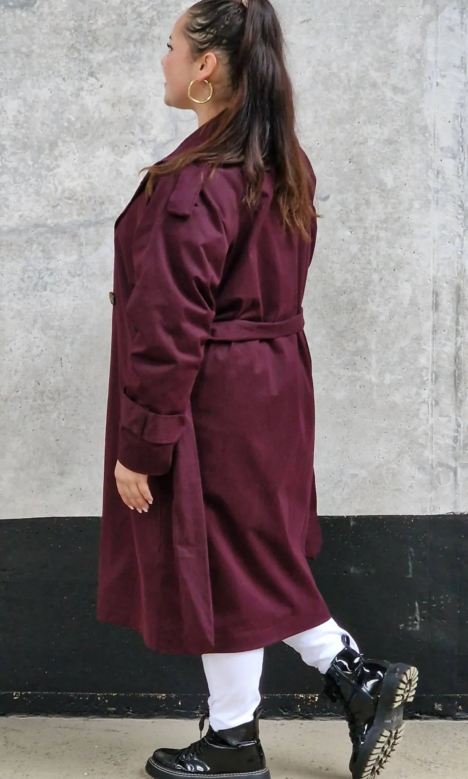 Klasyczny trencz – elegancki płaszcz dla każdej kobiety | Stylowa XL Stylowa XL