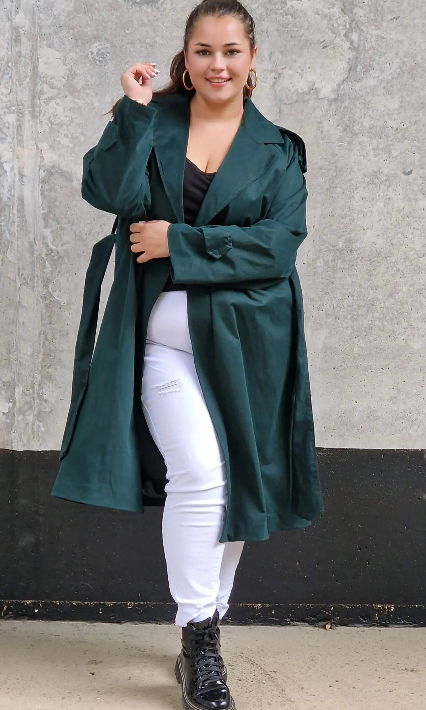 Klasyczny trencz – elegancki płaszcz dla każdej kobiety | Stylowa XL Stylowa XL