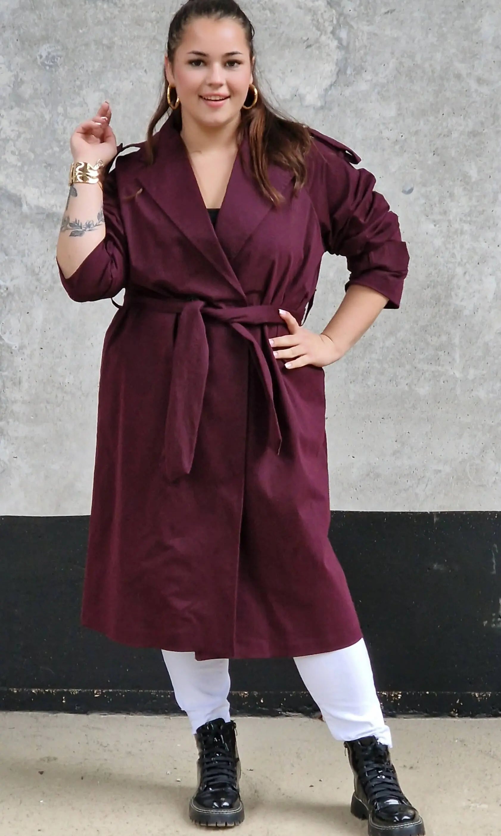 Klasyczny trencz – elegancki płaszcz dla każdej kobiety | Stylowa XL Stylowa XL