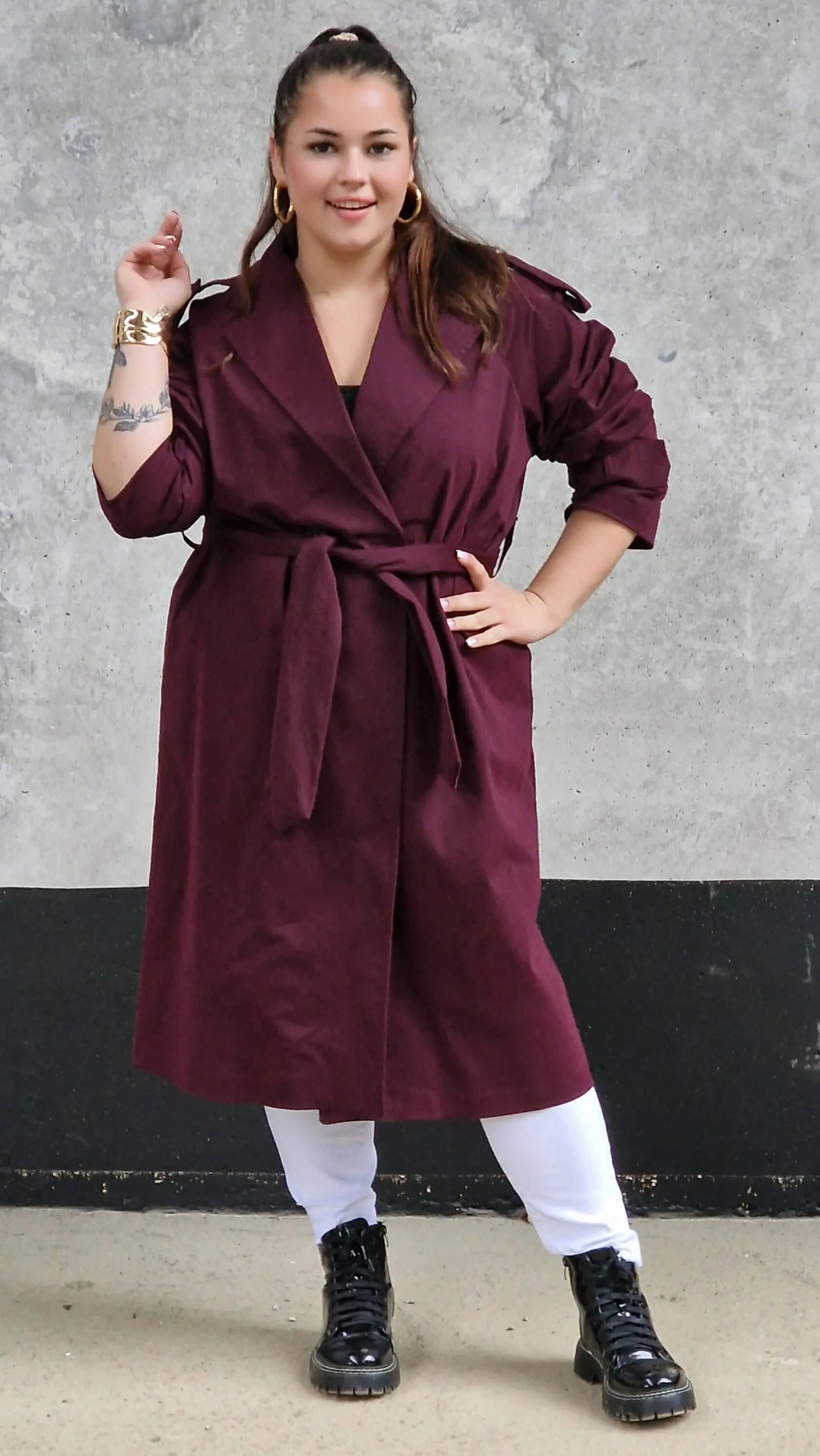 Klasyczny trencz – elegancki płaszcz dla każdej kobiety | Stylowa XL Stylowa XL