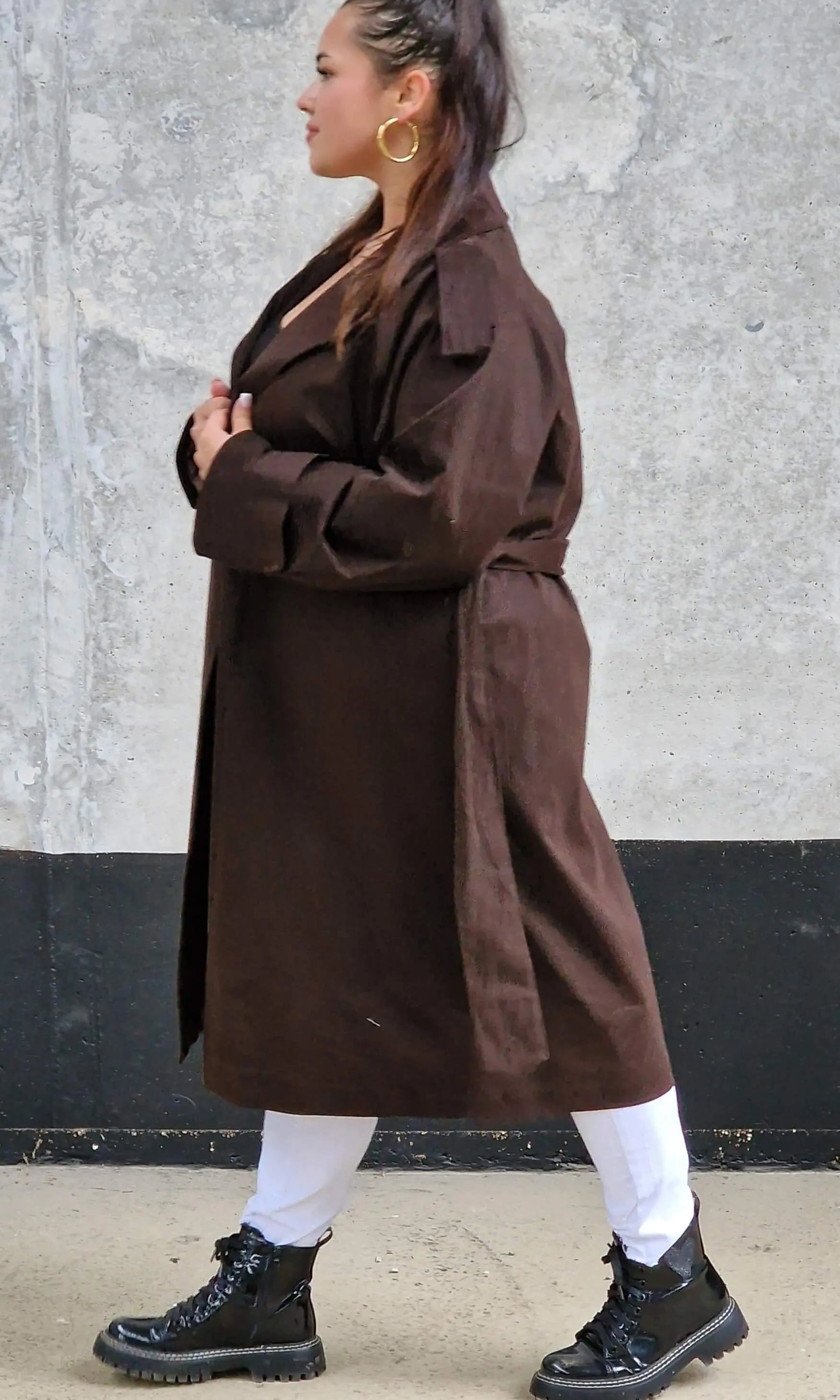 Klasyczny trencz – elegancki płaszcz dla każdej kobiety | Stylowa XL Stylowa XL