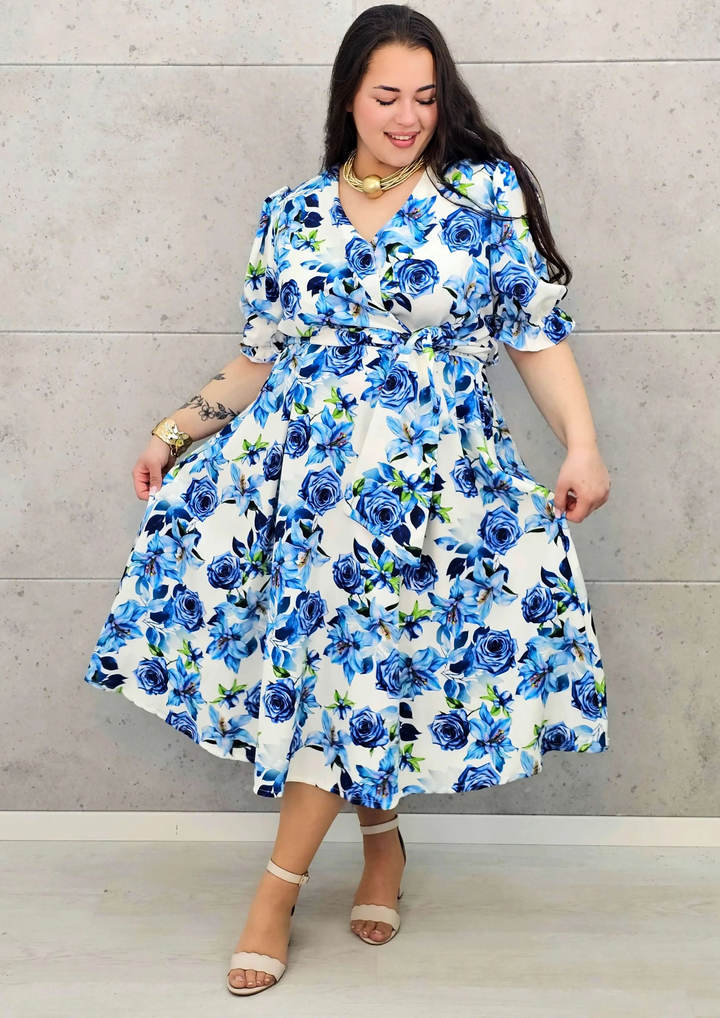 Kobieca sukienka plus size w kwiaty róży z kopertowym dekoltem- trzy kolory Stylowa XL