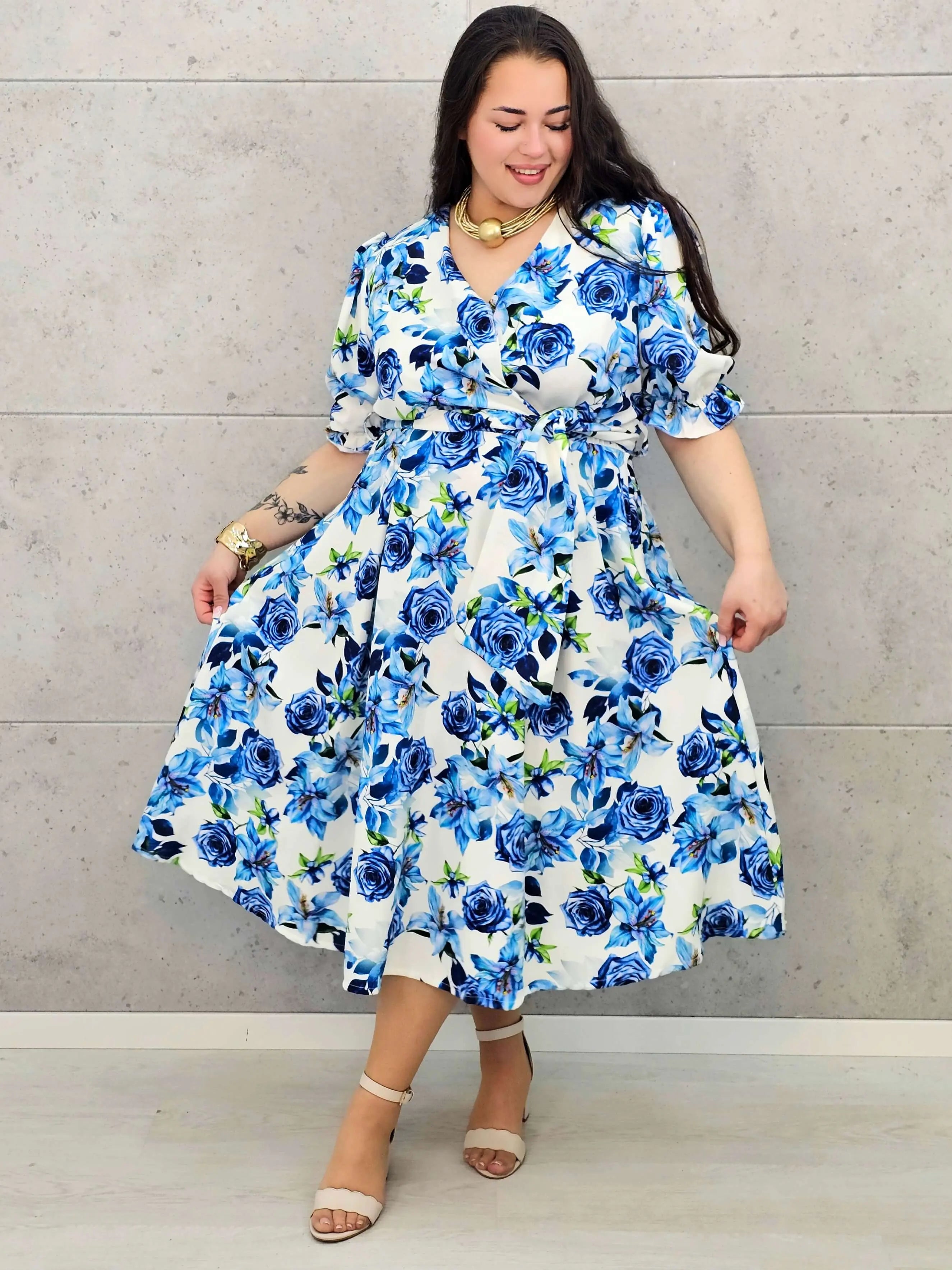 Kobieca sukienka plus size w kwiaty róży z kopertowym dekoltem- trzy kolory Stylowa XL