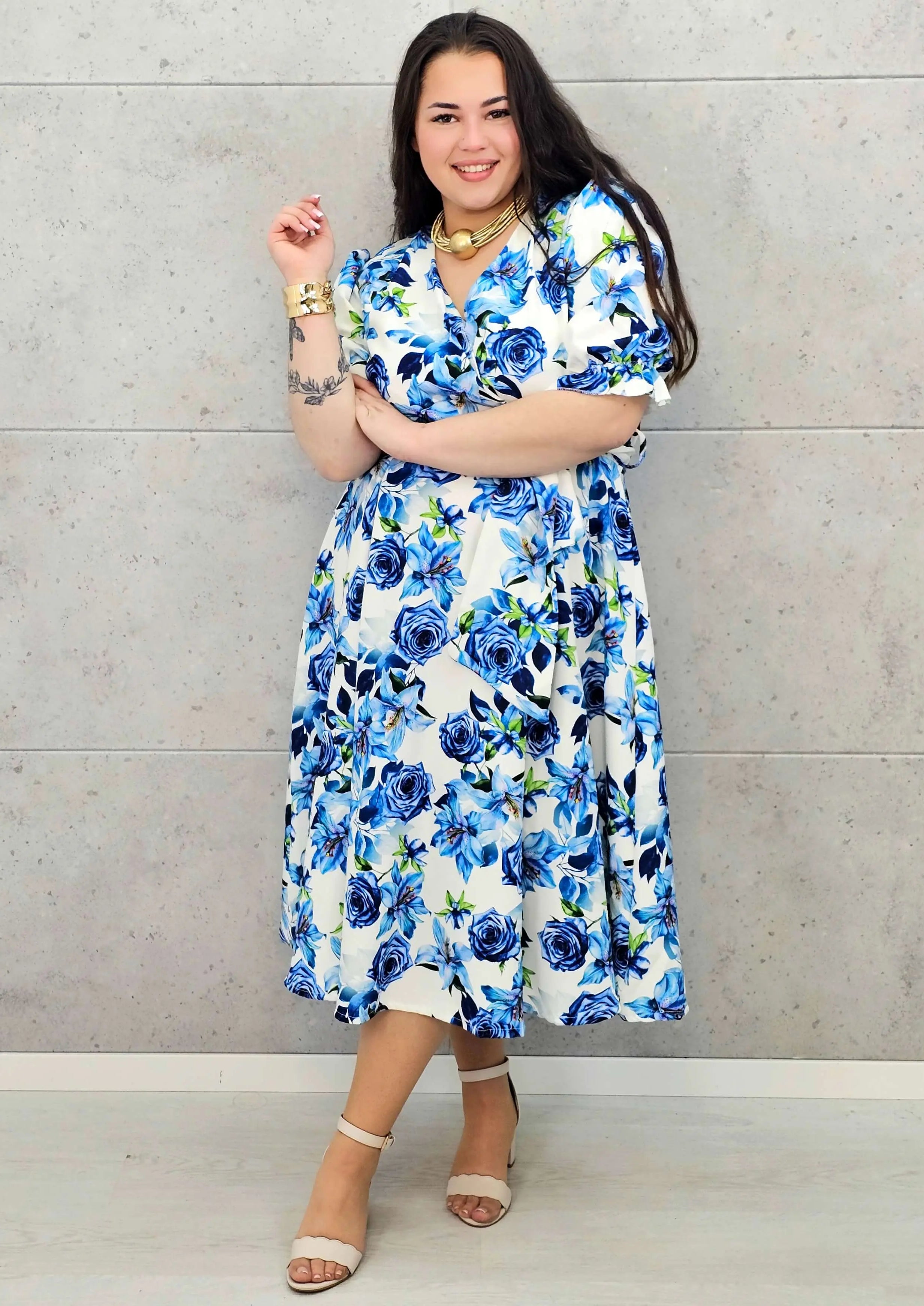 Kobieca sukienka plus size w kwiaty róży z kopertowym dekoltem- trzy kolory Stylowa XL